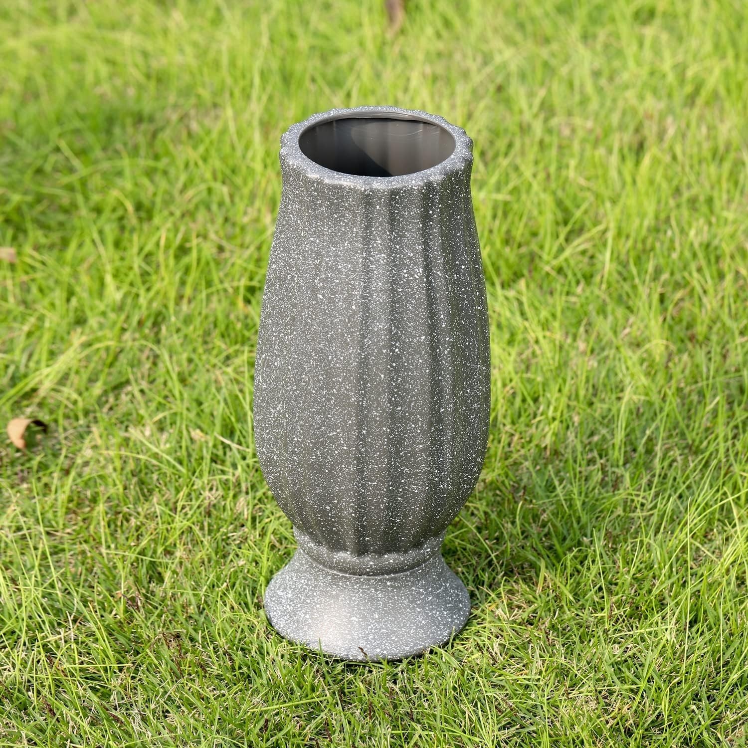 Durable Black Granite Cemetery Vase with Metal Spike for Beautiful Tribute