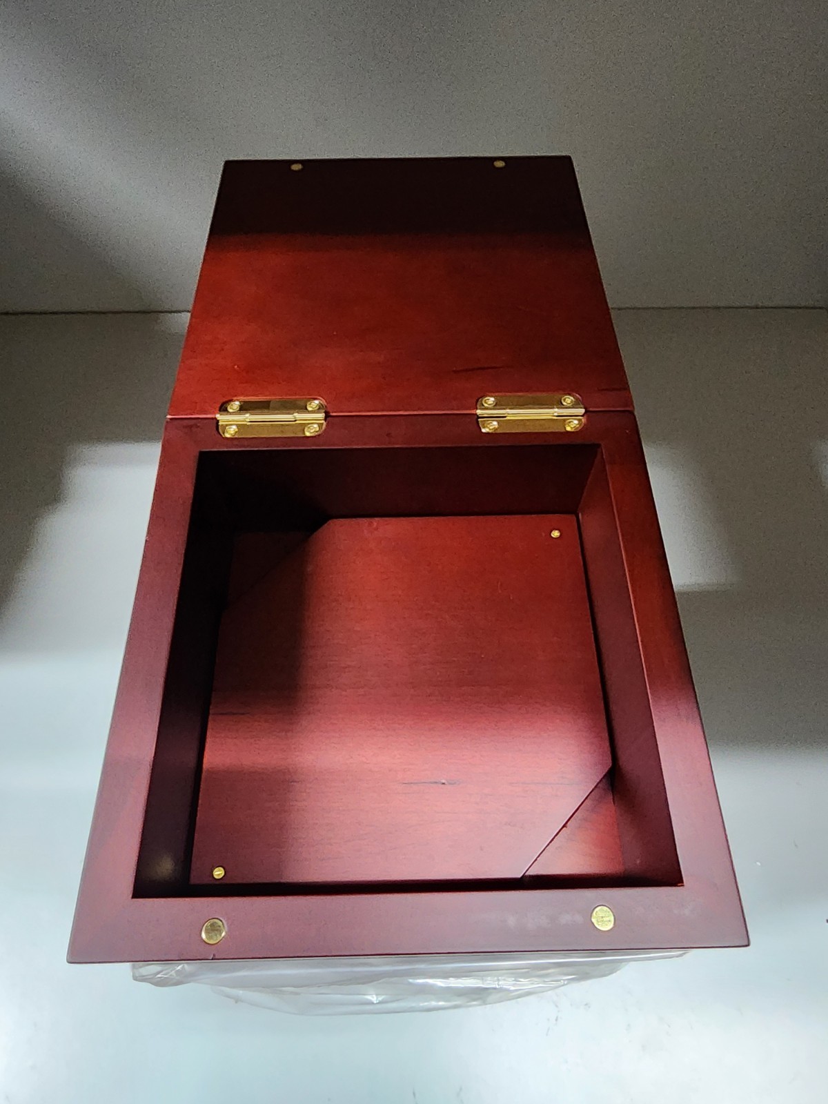 Ellway Essentials Solid Cherry Urn