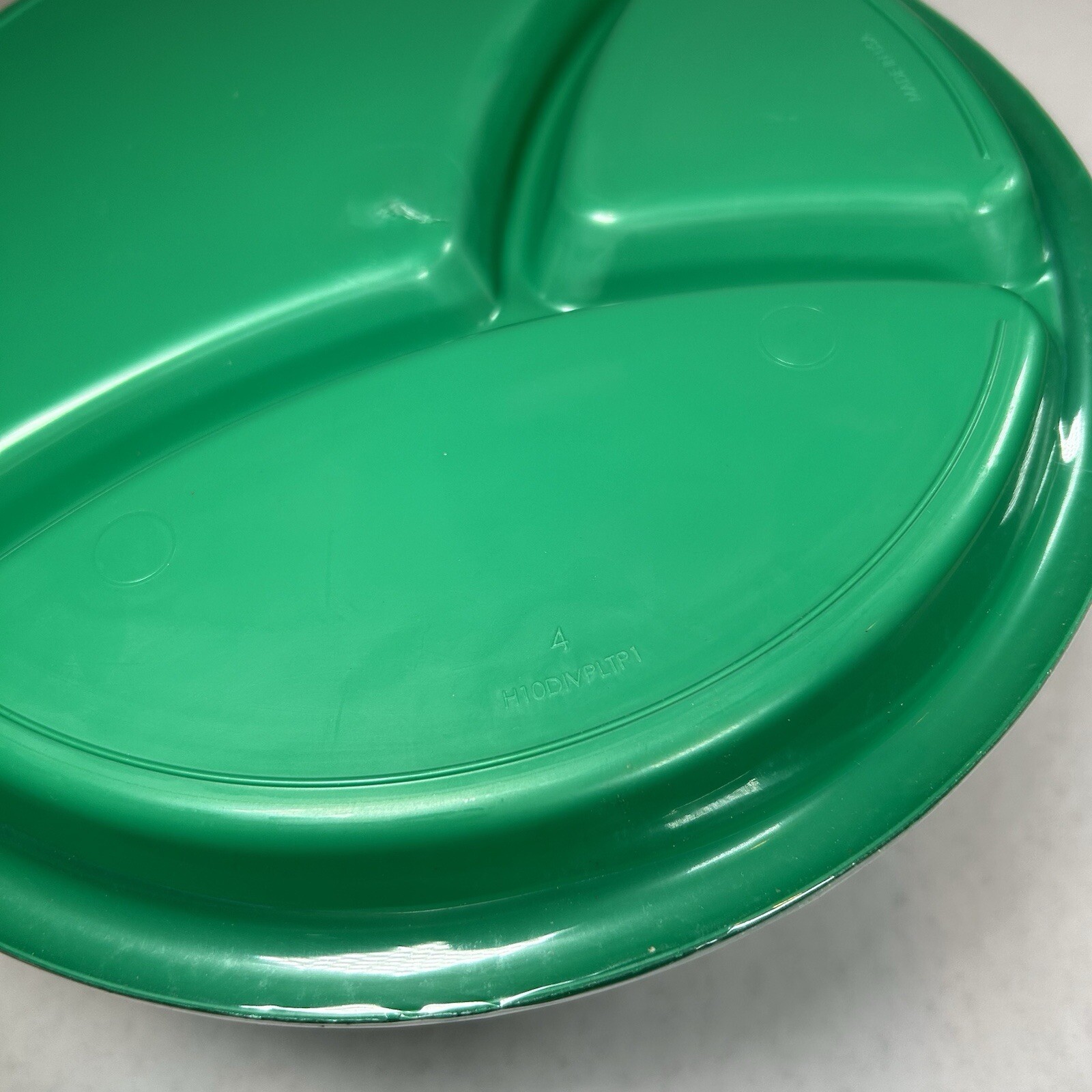 Vintage Packerware Sectional Plates Green 10” Diameter H10DIVPLTP1 Plastic New