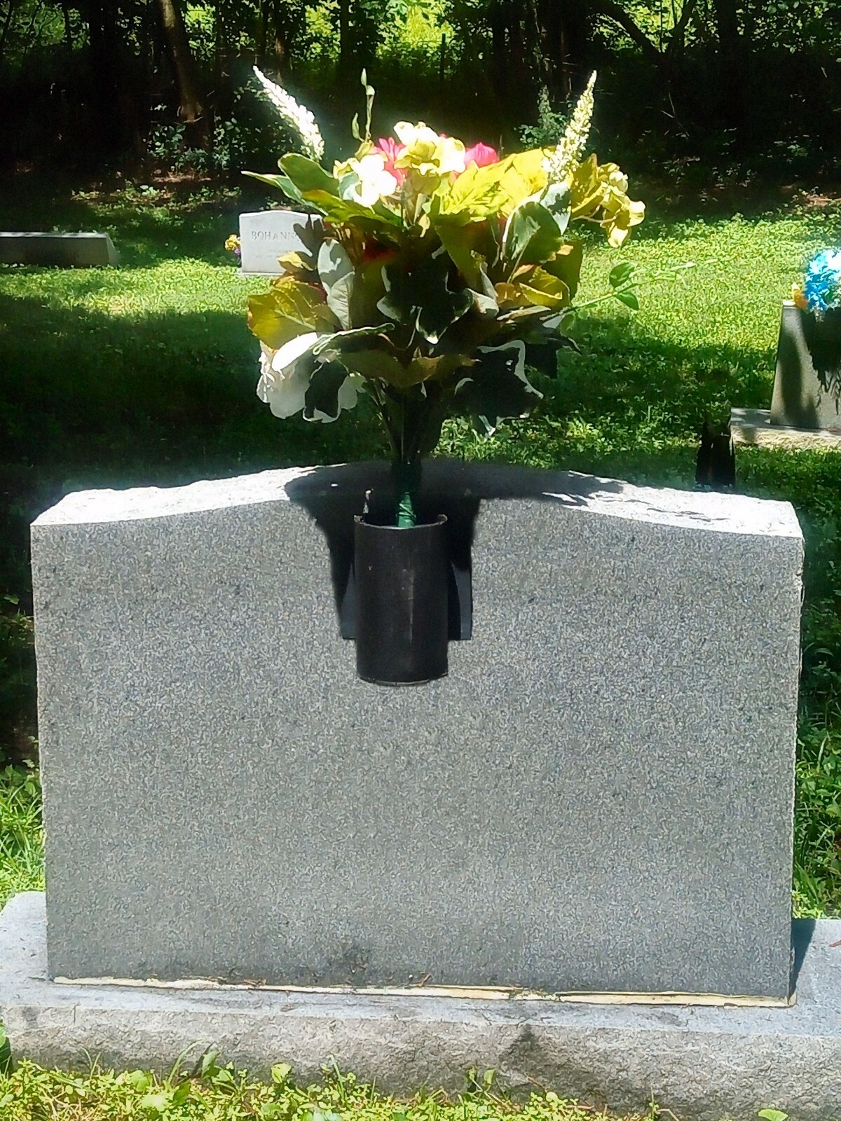 Headstone vase for permanent mounting