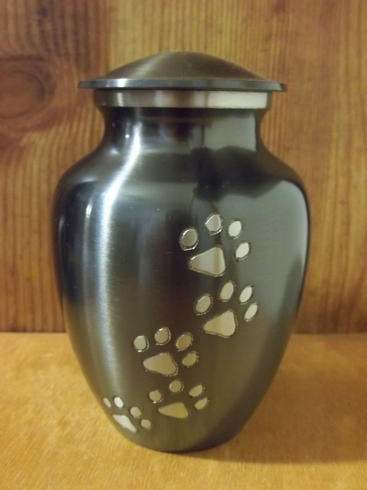 Beautiful Slate w/Pewter Walking Paw Prints Brass Pet Urn~6″~for up to 40 Lbs