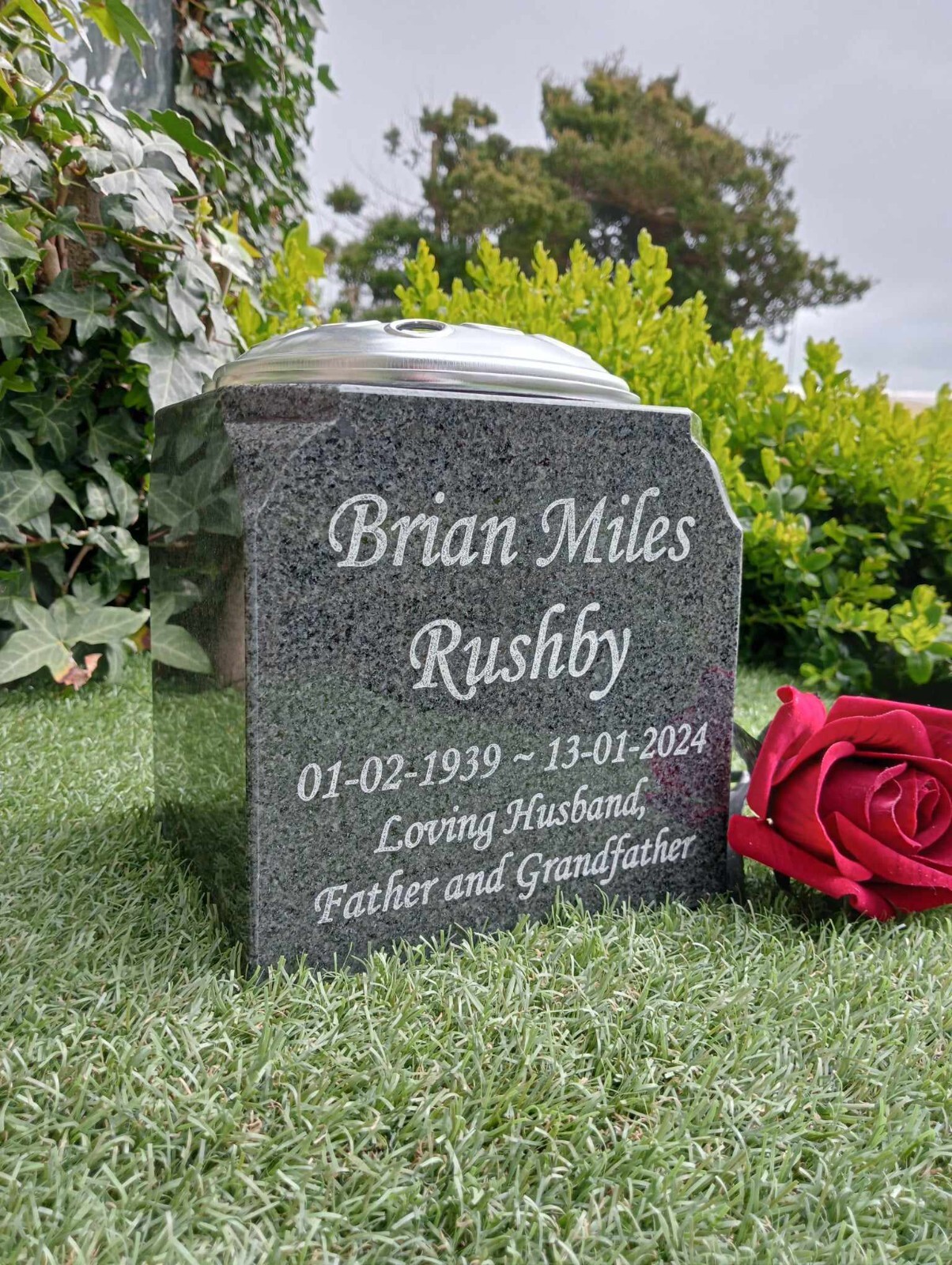 Personalised Granite Memorial Vase Grave Pot Flower Holder Cemetery Grave Vase