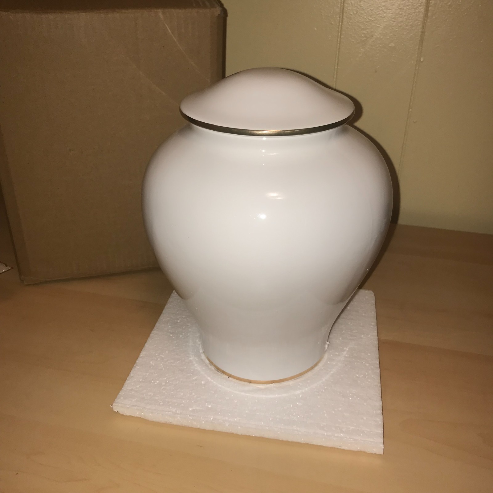 Ceramic Praying Hands Urn for Human Ashes 10″x7.75″/225 C.I.