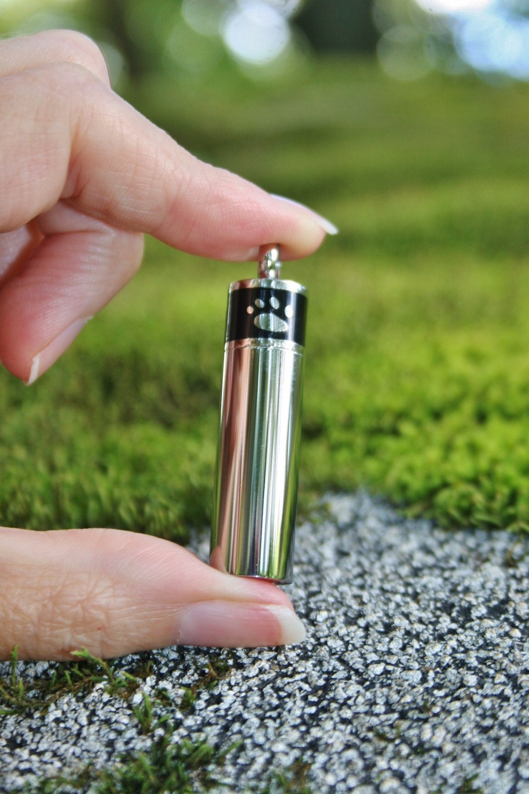 Keyring Urn .5″ Key Chain Men’s Pet Cremation Pendant For Ash Dog Cat Paw Print