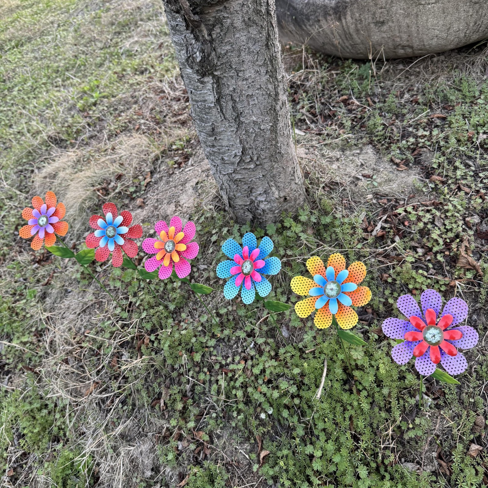 Metal Flower Garden Stakes – Set of 6 Decorative Outdoor Yard Art