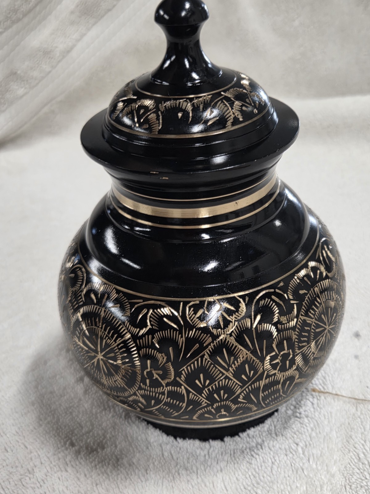 NEW Terrybear 2512B Black Cremation Pet Urn Brass 6 1/2″ TALL 40 CUBIC INCHES