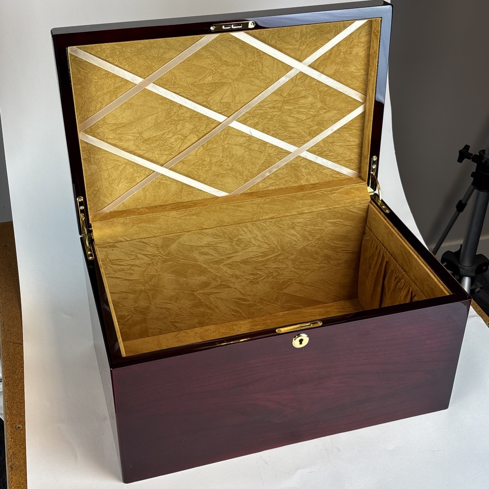 New Howard Miller Remembrance Memorial Chest Cremation Urn