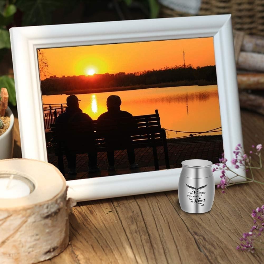 Durable Mini Cremation Urn for Human Ashes – Secure Threaded Lid & Velvet Pouch