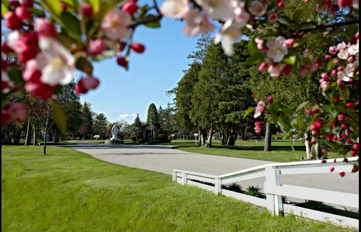 (2) VETERAN Cemetery Plots In Cadillac Memorial Gardens East in Clinton TWP, MI