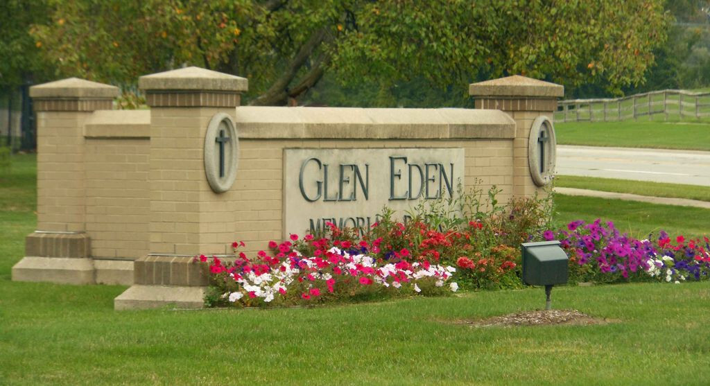 GLEN EDEN MEMORIAL PARK in Livonia, MI Two Plots $1800