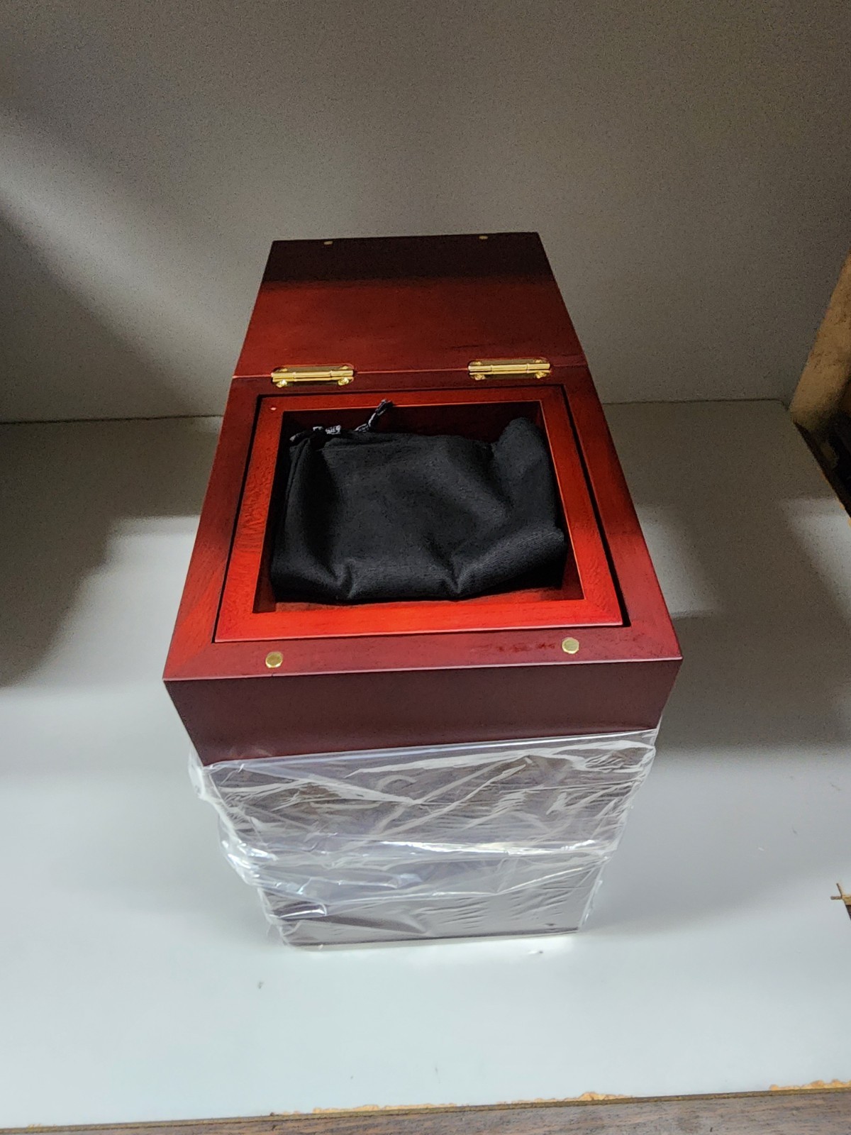 Ellway Essentials Solid Cherry Urn