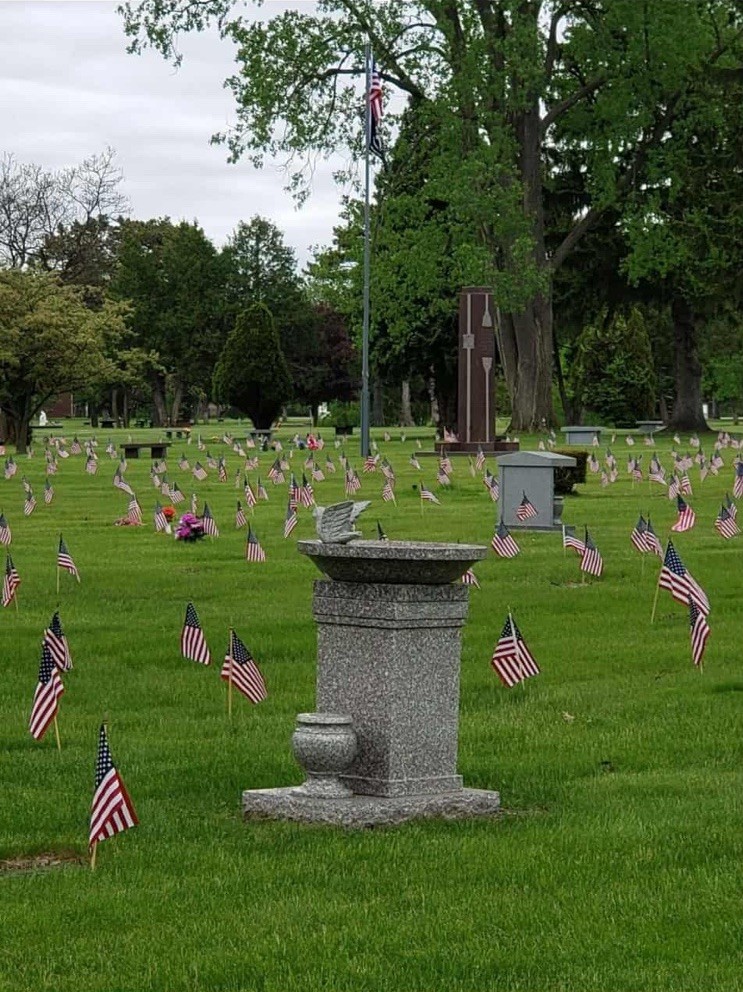 (2) VETERAN Cemetery Plots In Cadillac Memorial Gardens East in Clinton TWP, MI