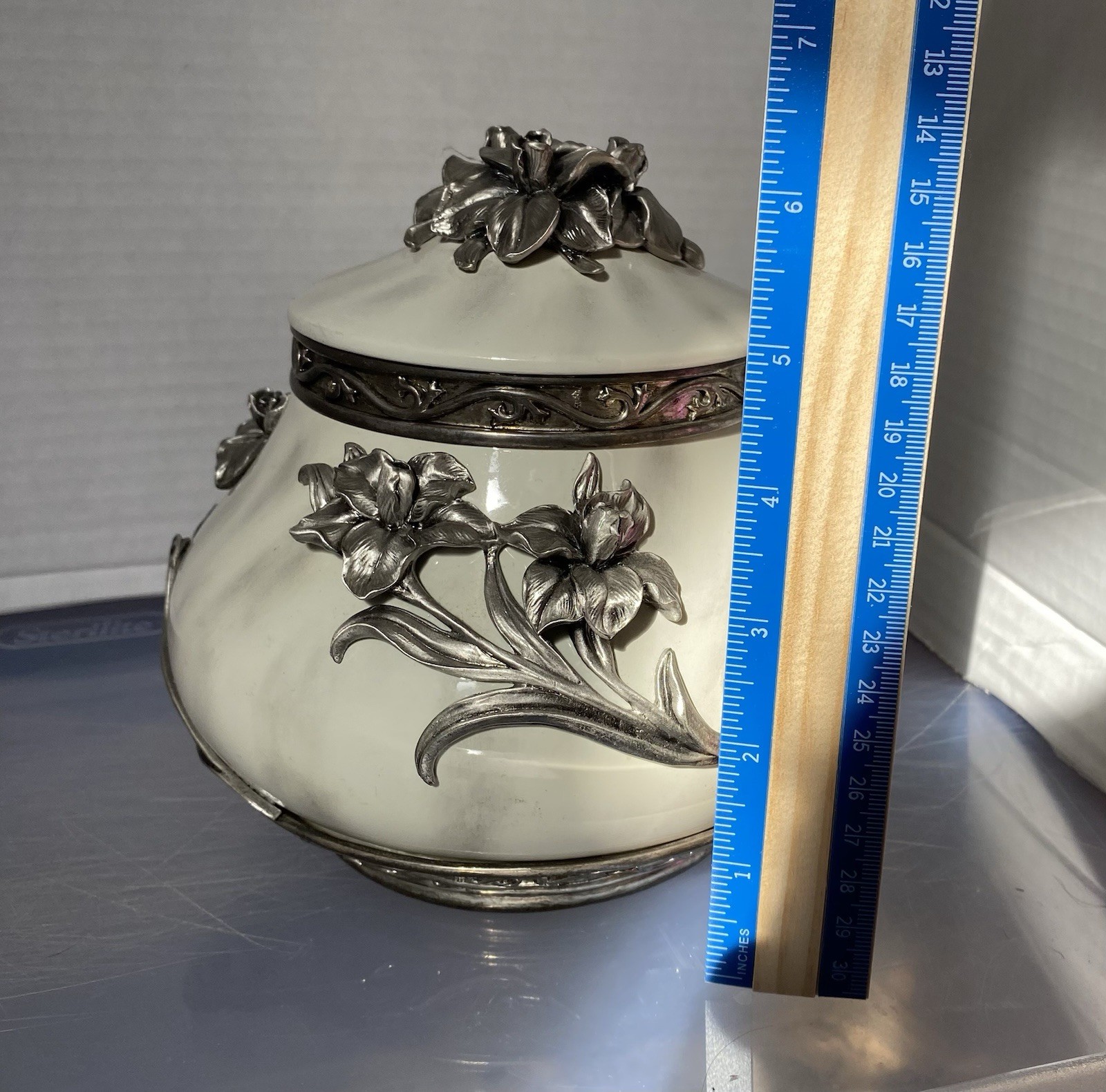 Small Cremation Urn “ Pewter Lillies Infant Urn” Cold Cast Polystone And Pewter