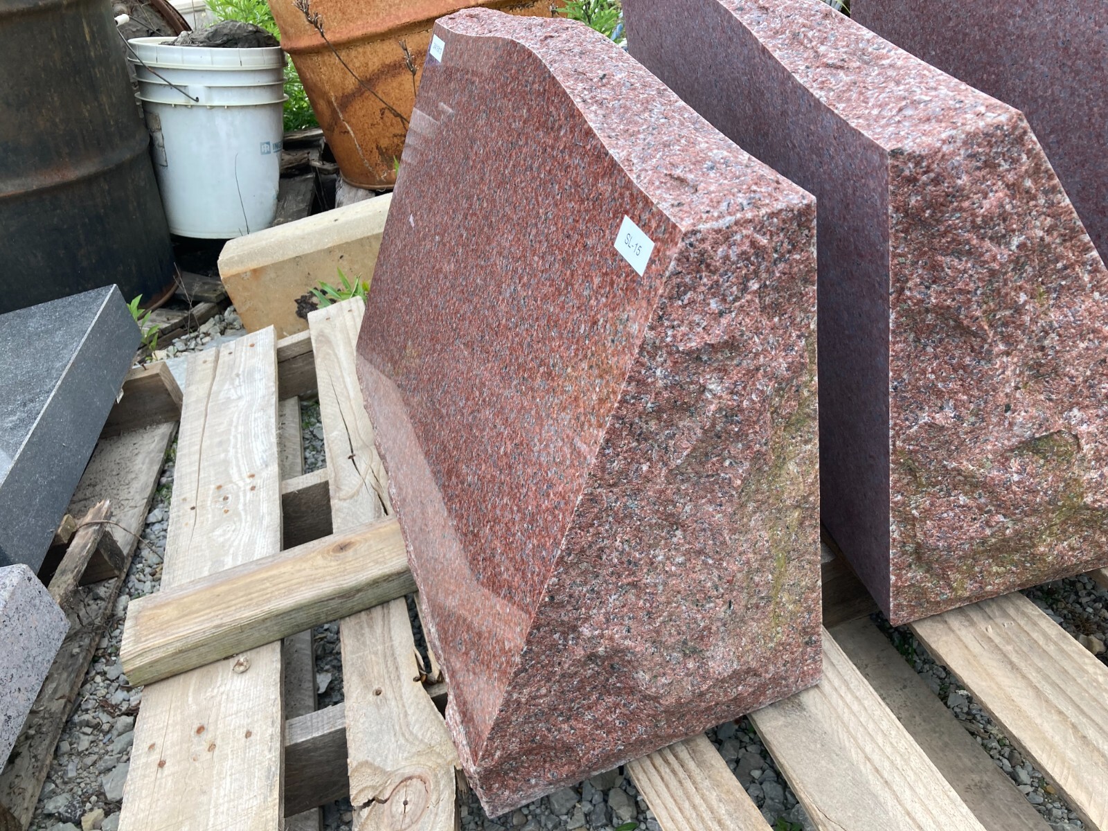 Red Granite Slant Monument Cemetery Headstone (24x16x10) SL-15