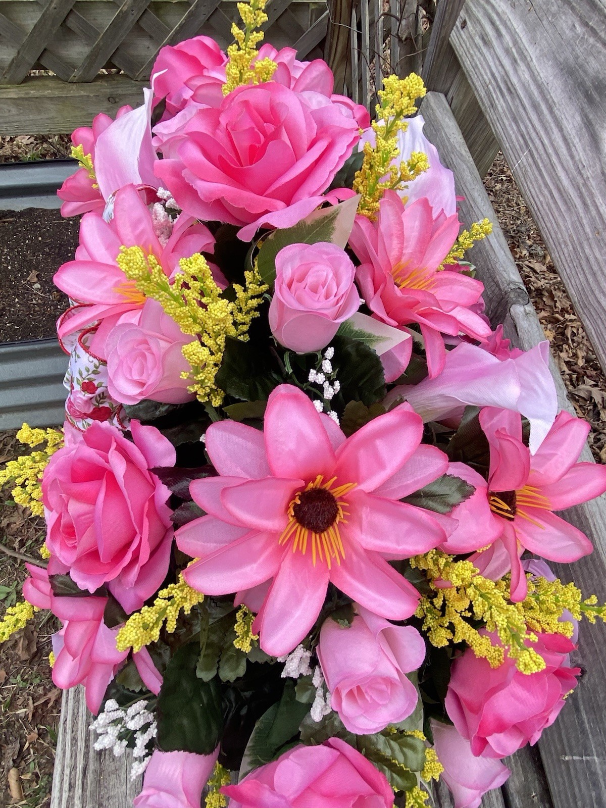 Spring summer Pink Cemetery monument saddle Memorial Day flowers Arrangement