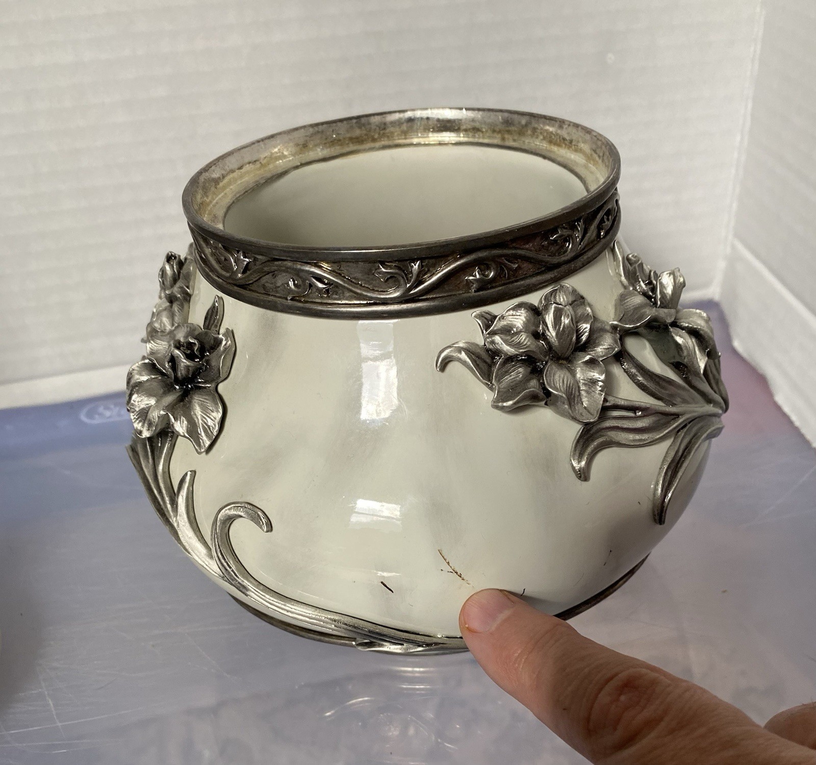 Small Cremation Urn “ Pewter Lillies Infant Urn” Cold Cast Polystone And Pewter