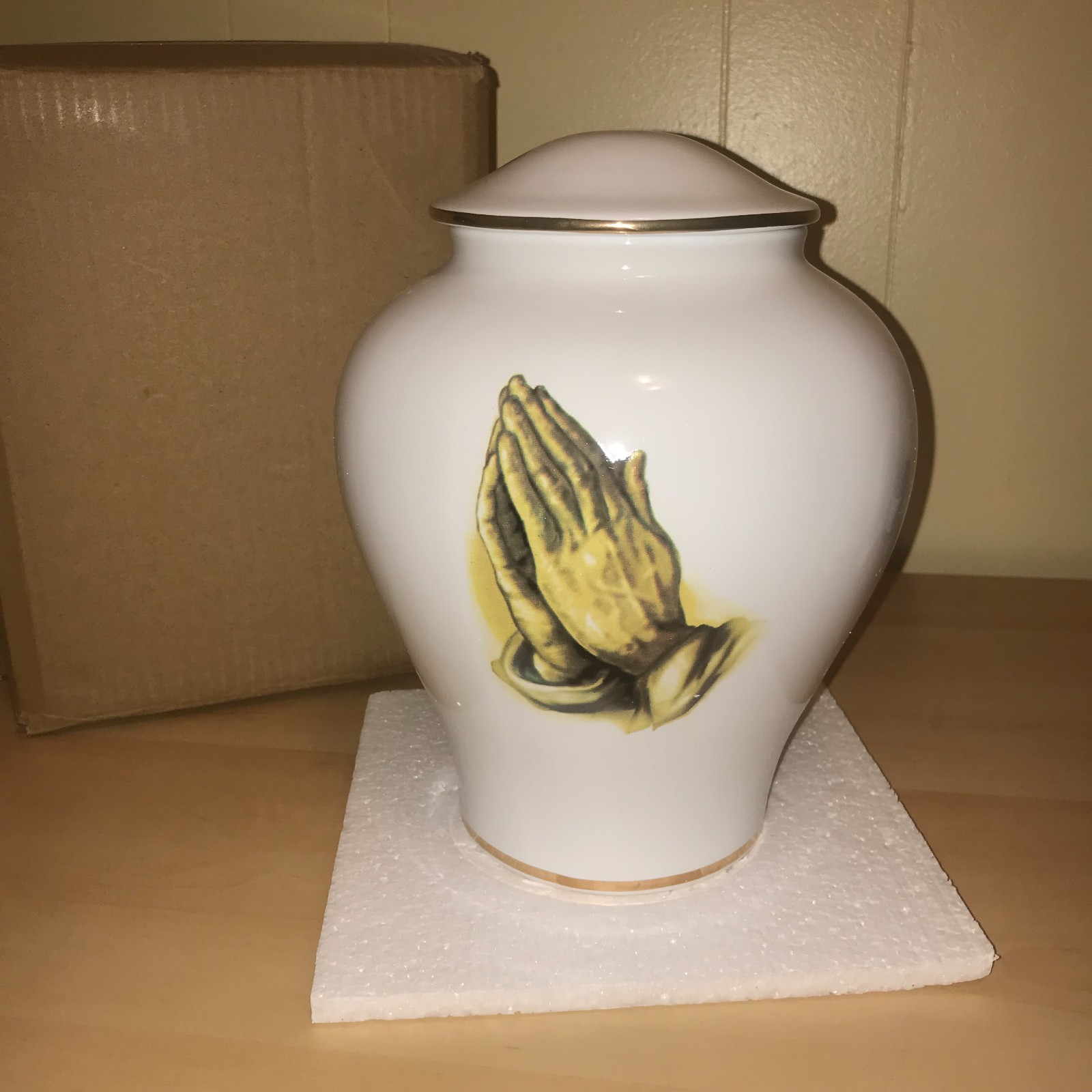 Ceramic Praying Hands Urn for Human Ashes 10″x7.75″/225 C.I.