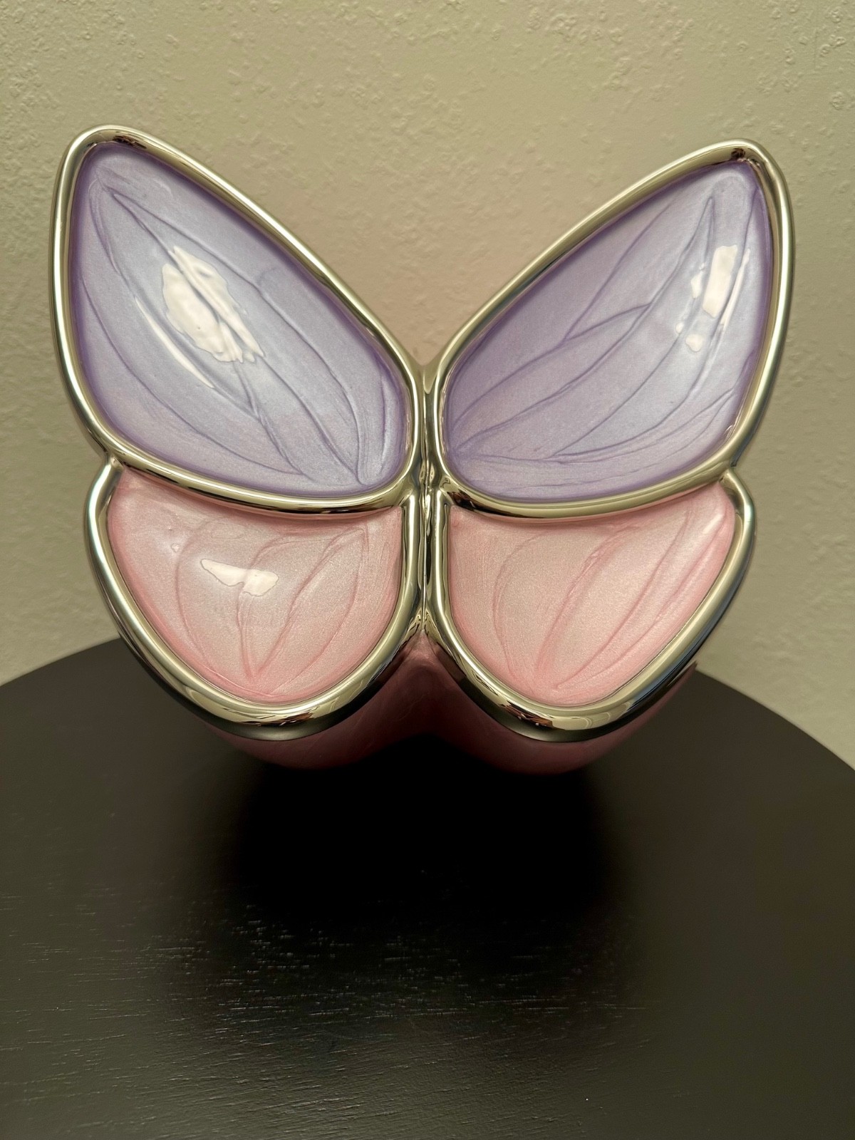 LARGE NEW WINGS OF HOPE STANDARD ADULT URN PEARL LAVENDER & POL SILVER BUTTERFLY