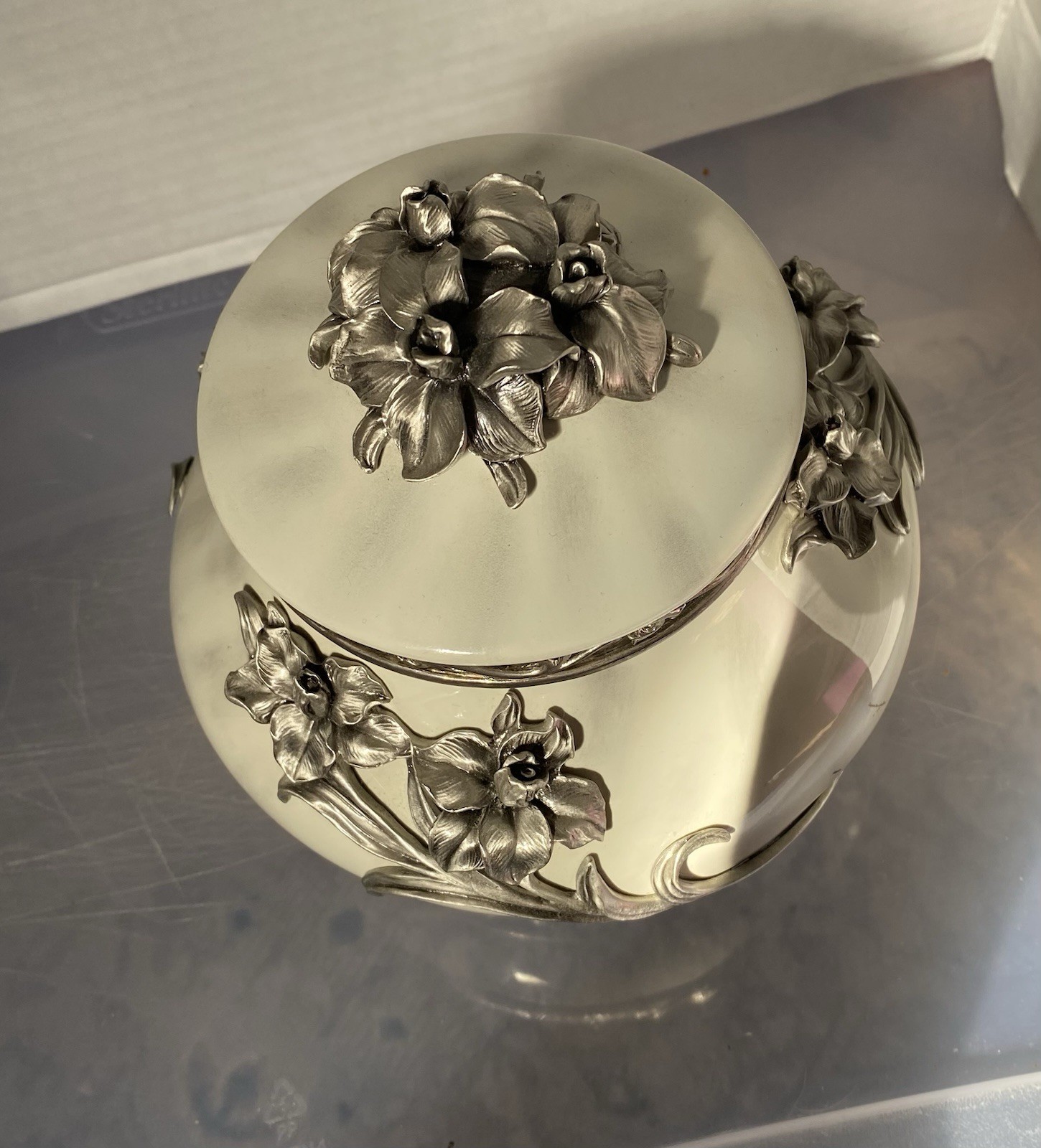 Small Cremation Urn “ Pewter Lillies Infant Urn” Cold Cast Polystone And Pewter