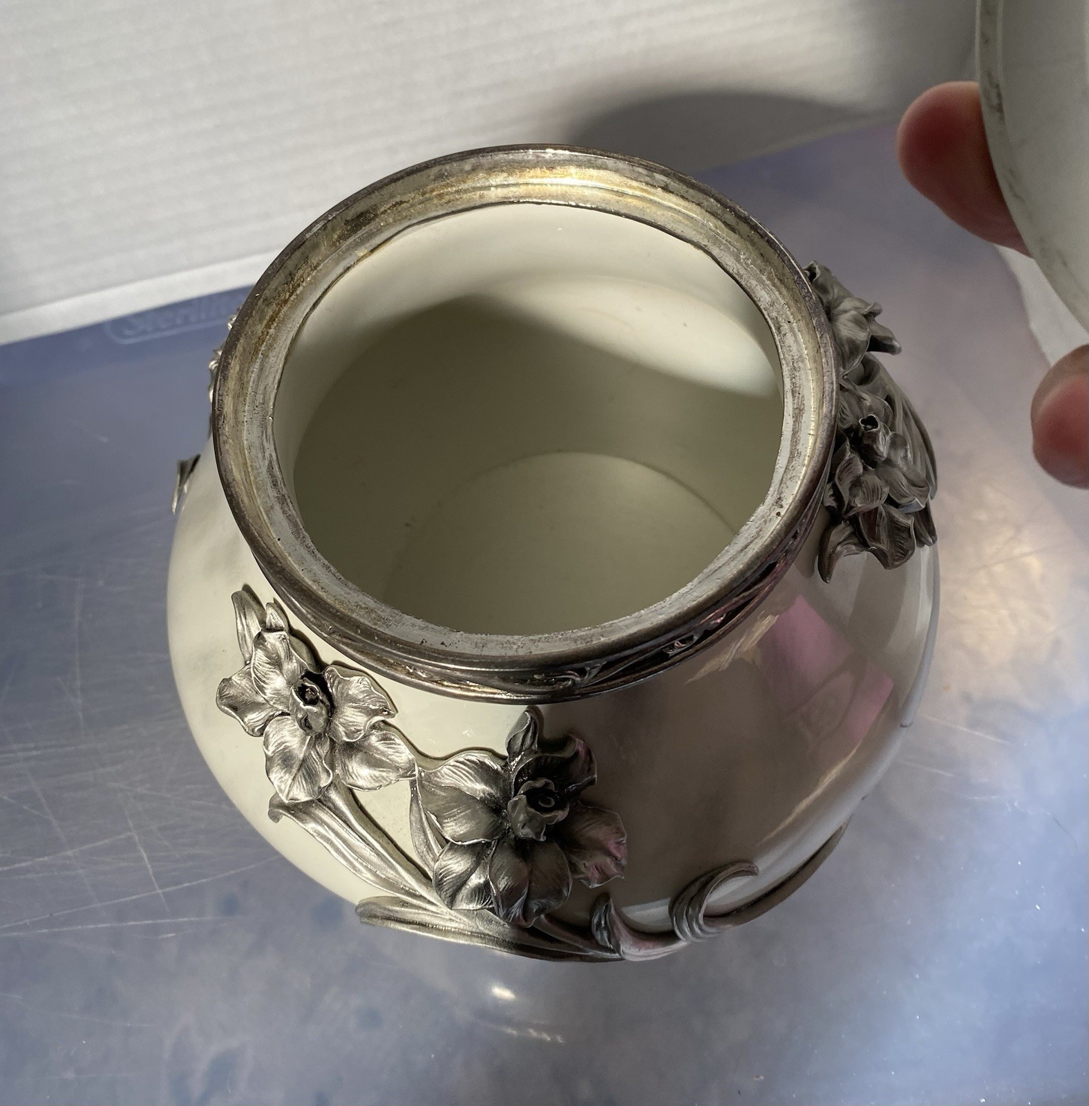Small Cremation Urn “ Pewter Lillies Infant Urn” Cold Cast Polystone And Pewter