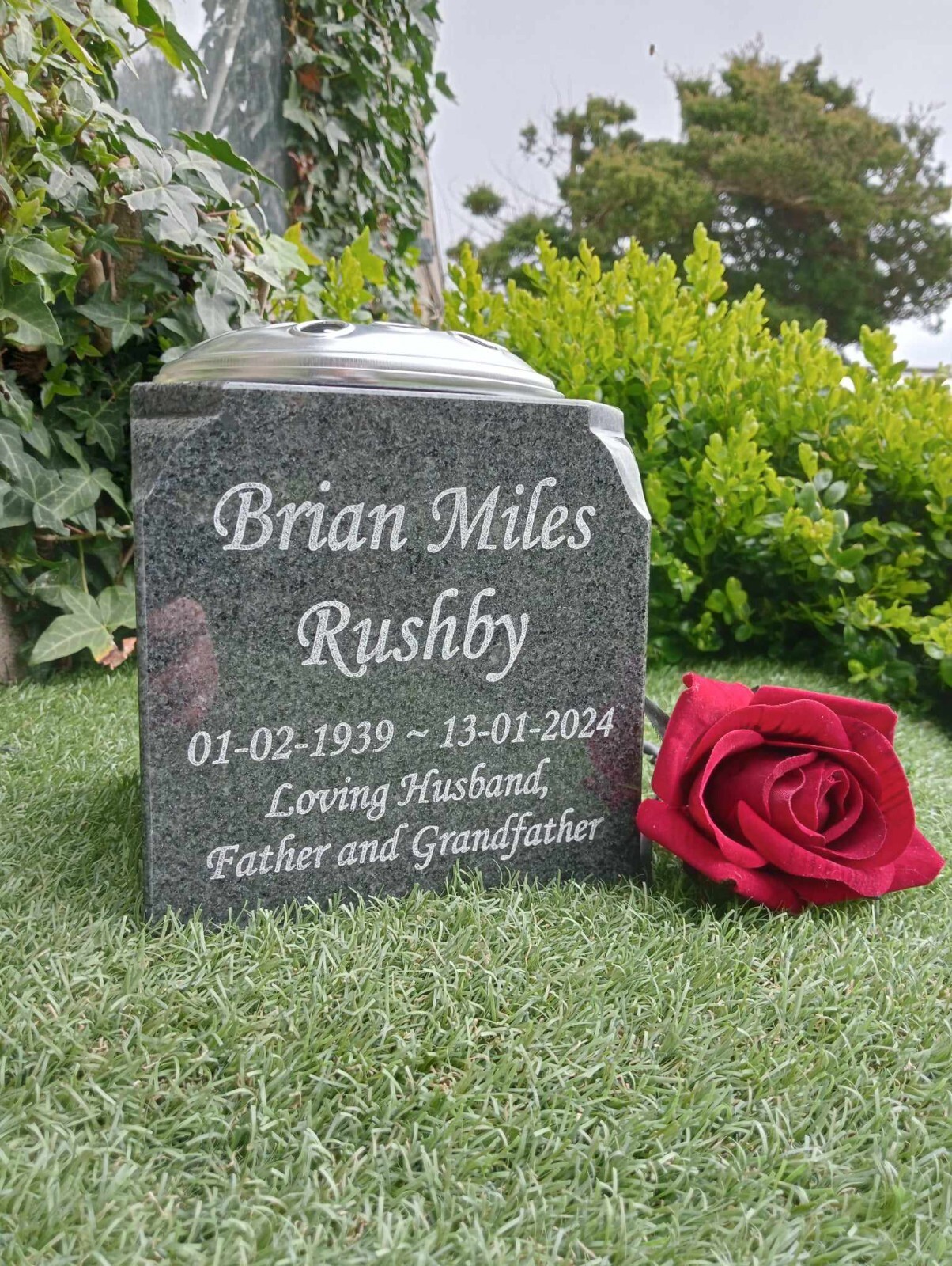 Personalised Granite Memorial Vase Grave Pot Flower Holder Cemetery Grave Vase