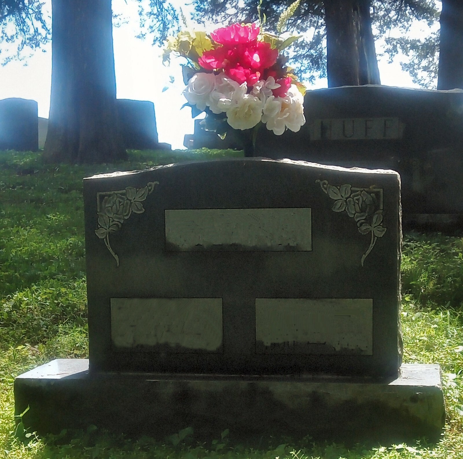 Headstone vase for permanent mounting