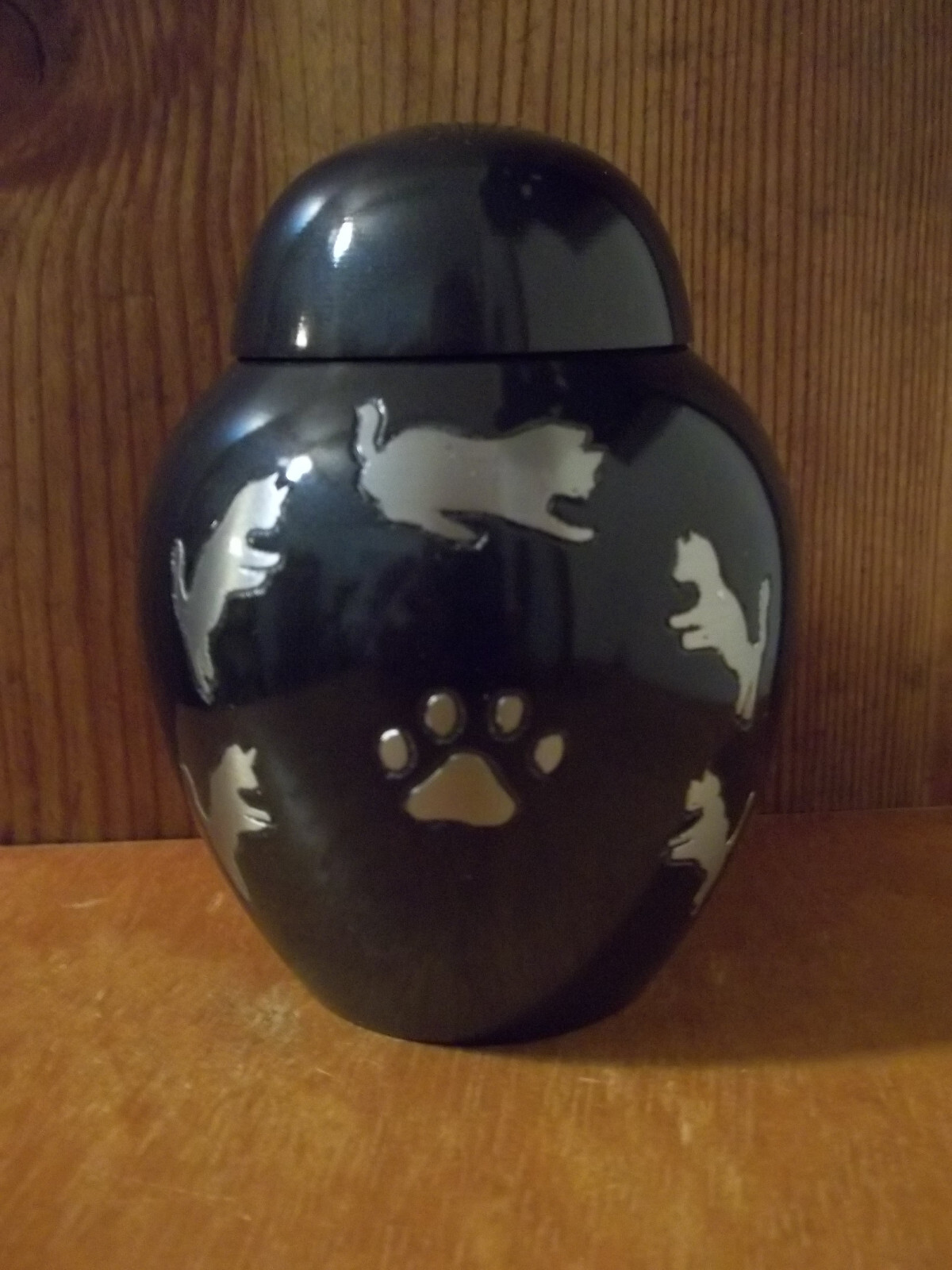 Beautiful Dark Slate Dome w/Playful Cats Brass Urn~4″~18Lbs~ (LIQUIDATION PRICE)
