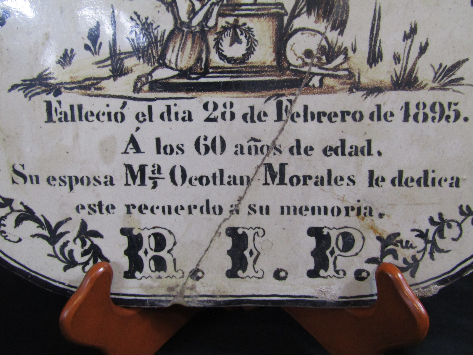 ANTIQUE 1895 CERAMIC OVAL HEADSTONE WITH DEDICATION BY WIFE TO HUSBAND 12″ x 8″