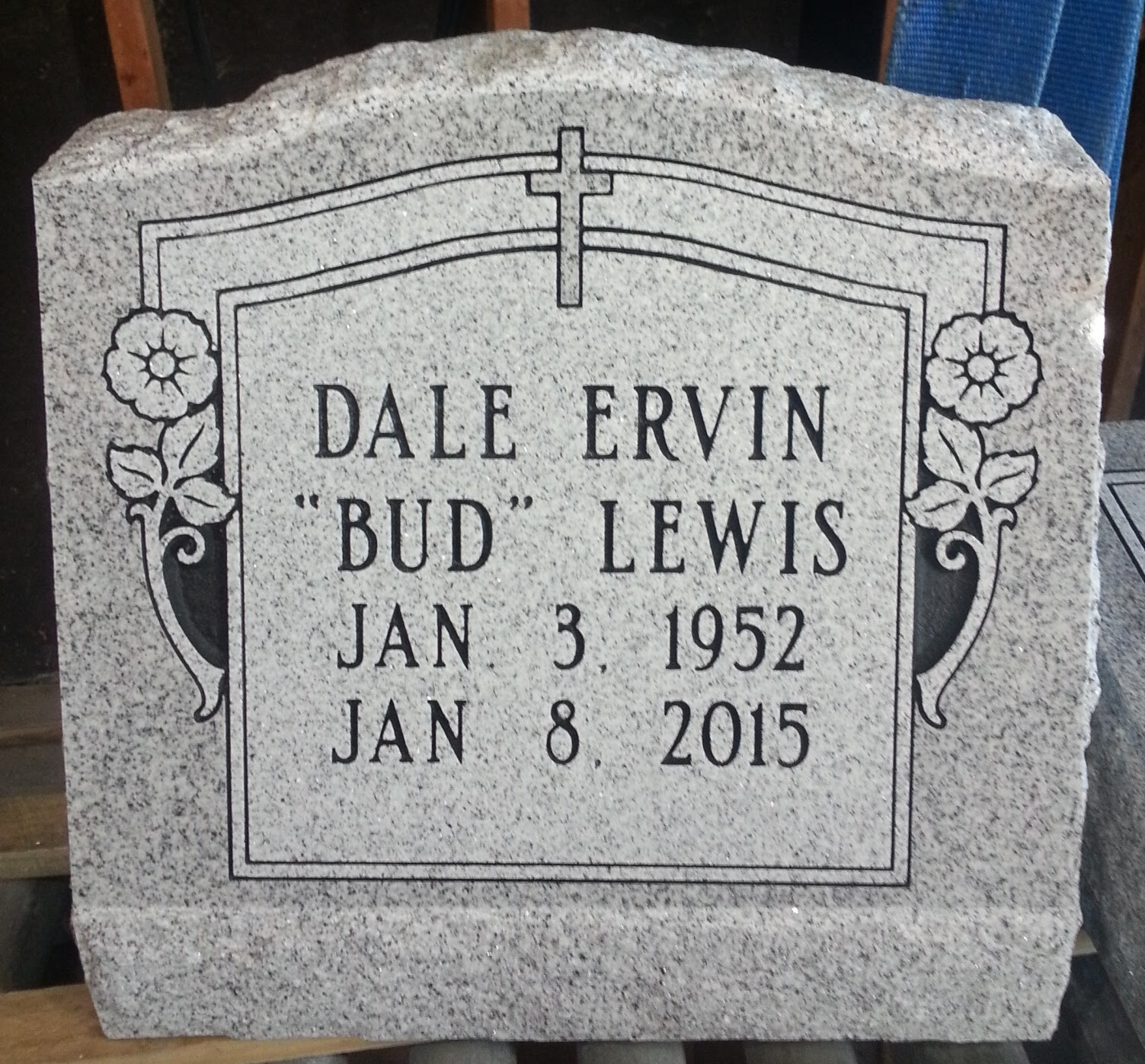 Granite Memorial Slant Grave Marker Cemetery Funeral 16″x8″x14″ with Design