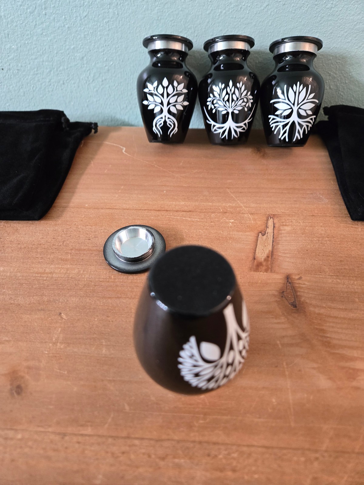 BRAND NEW MINI CREMATION URN SET ,TREE OF LIFE DESIGN, SET OF 4, BLACK