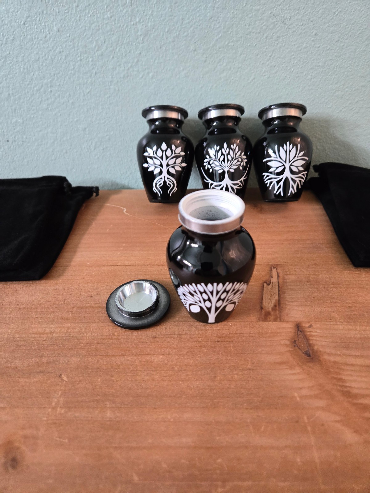 BRAND NEW MINI CREMATION URN SET ,TREE OF LIFE DESIGN, SET OF 4, BLACK