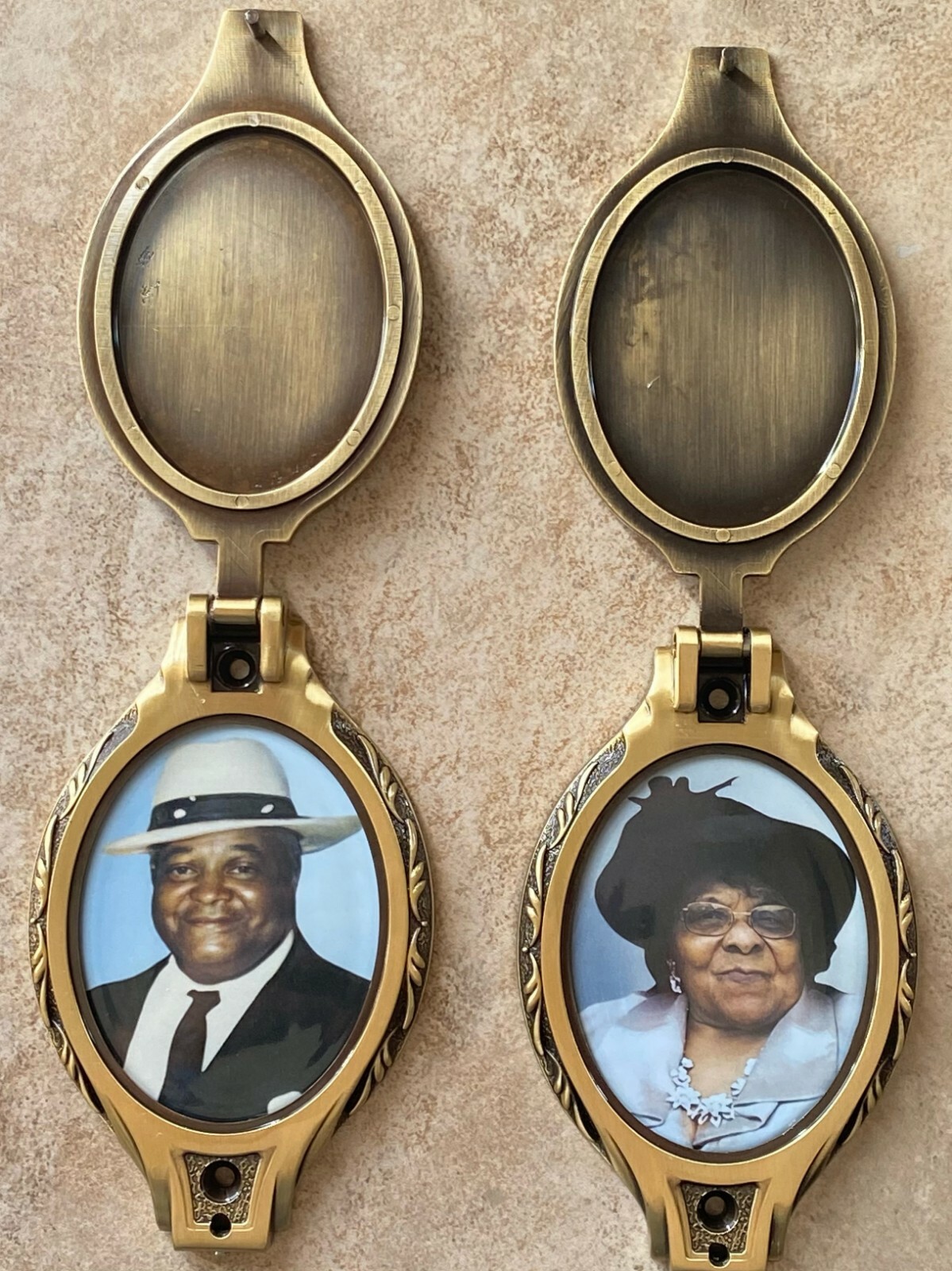 4.75″x 3″ Porcelain Photo Picture w/ Bronze Frame Cover Outdoors Cemetery