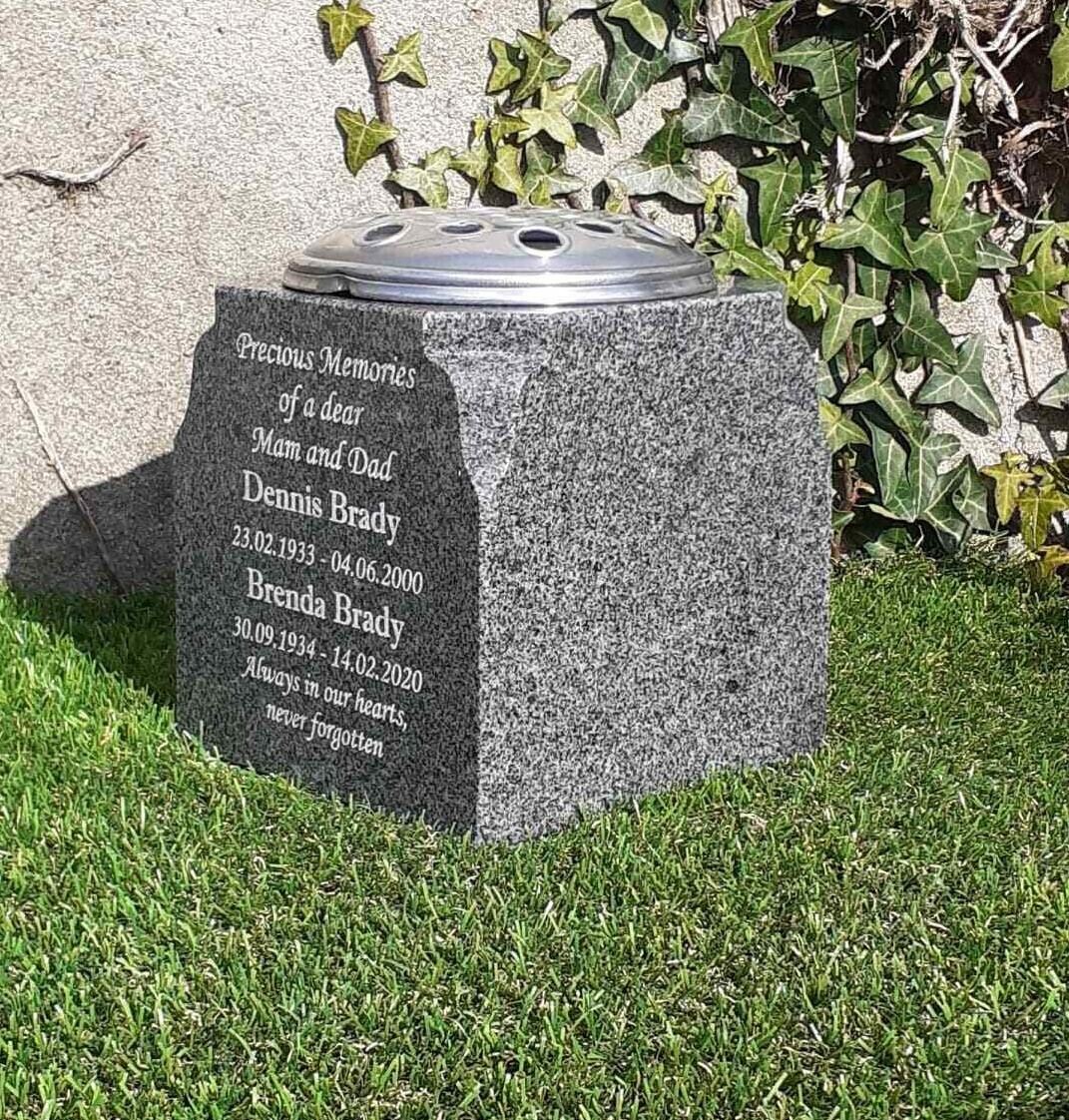 Personalised Granite Memorial Vase Grave Pot Flower Holder Cemetery Grave Vase