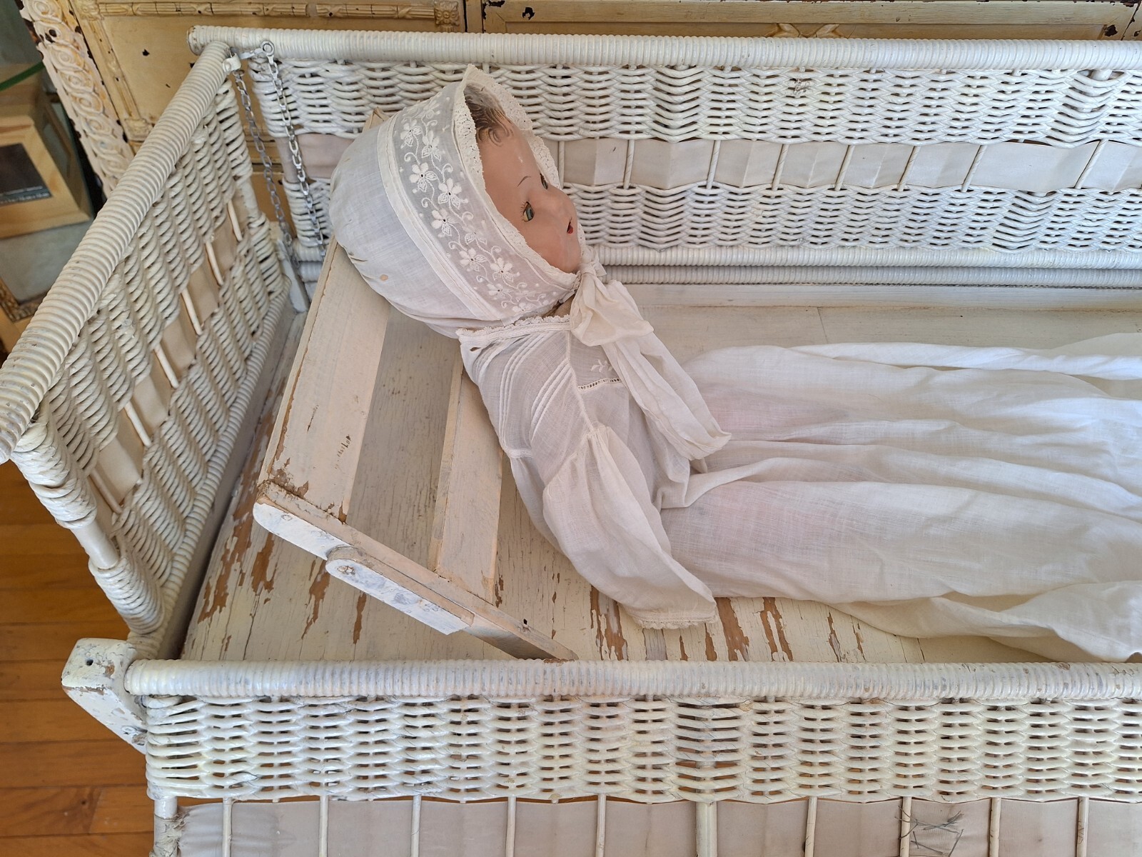 RARE BABY POST MORTEM Victorian era “TRAVELING” VIEWING CRIB, DURFREE Embalming