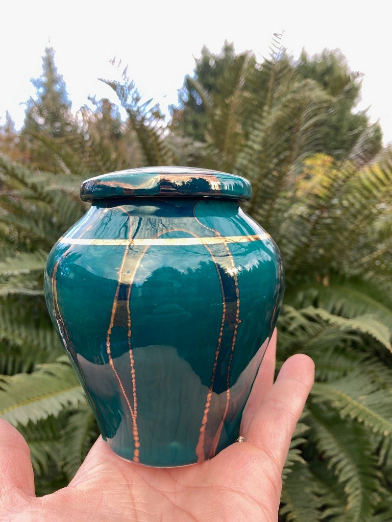 Handmade Ceramic Cremation Urn in Mother of Pearl small size for pet ashes 50 ci