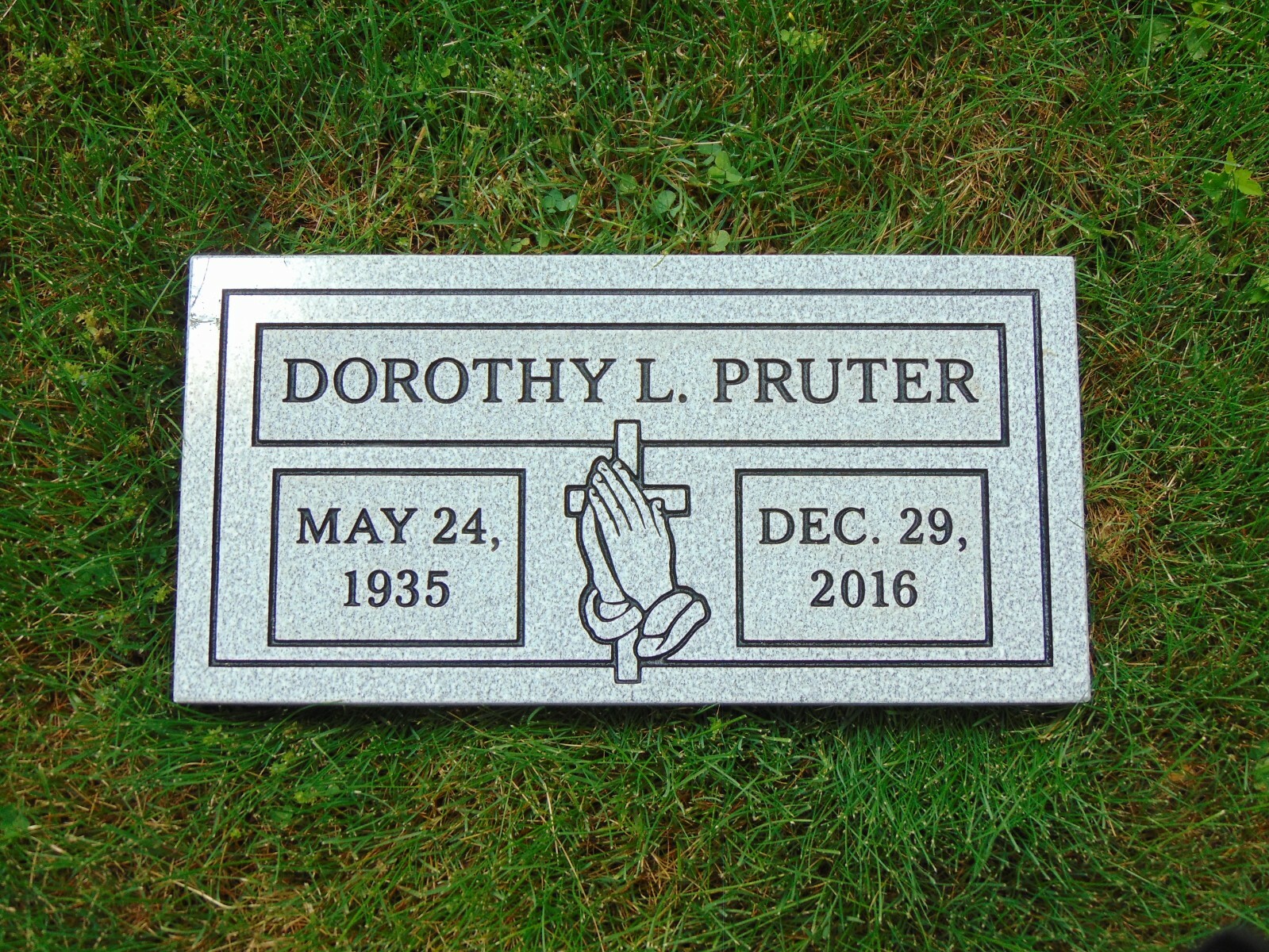 Cemetery flat marker 28 x16x 4″ includes engraving