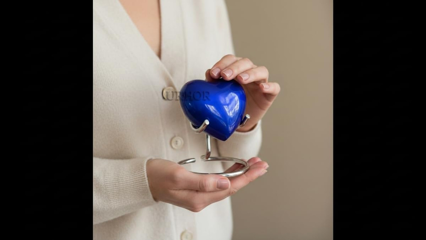 Beautiful Blue Heart Cremation Shape Urn for Ashes/Heart Keepsake Urn with Stand