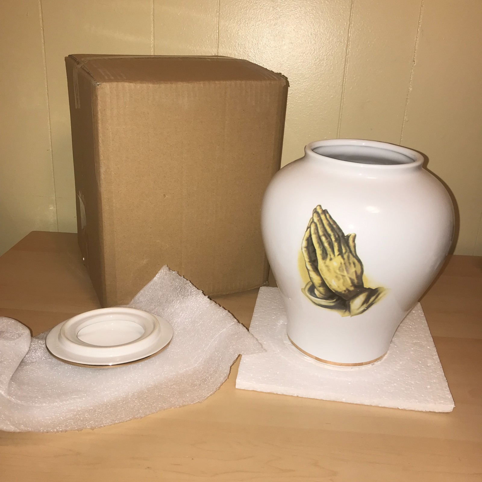 Ceramic Praying Hands Urn for Human Ashes 10″x7.75″/225 C.I.
