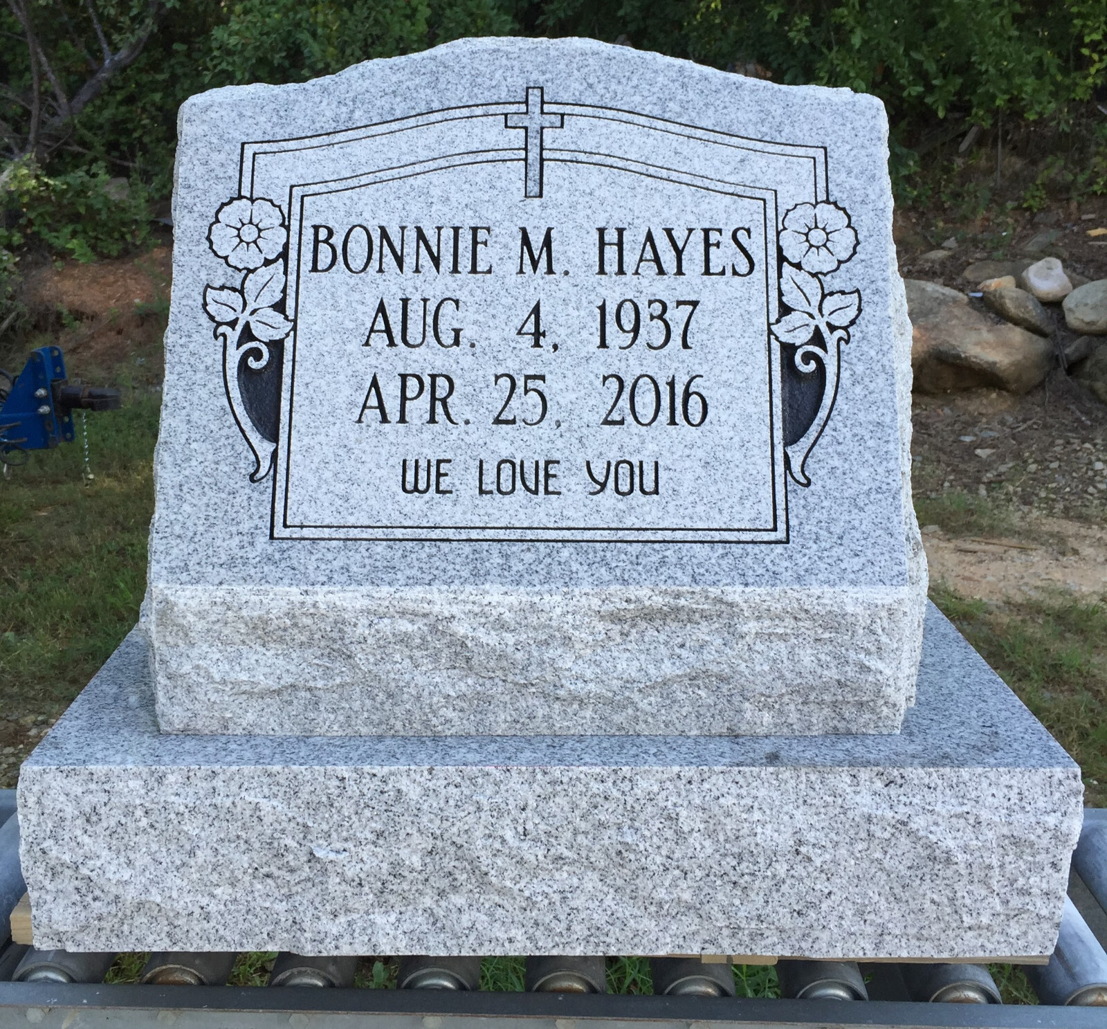 Granite Memorial Slant Grave Marker Cemetery Funeral 16″x8″x14″ with Design