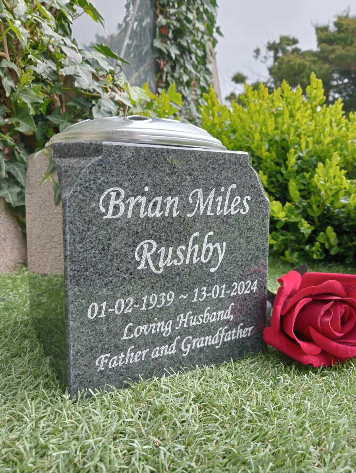 Personalised Granite Memorial Vase Grave Pot Flower Holder Cemetery Grave Vase