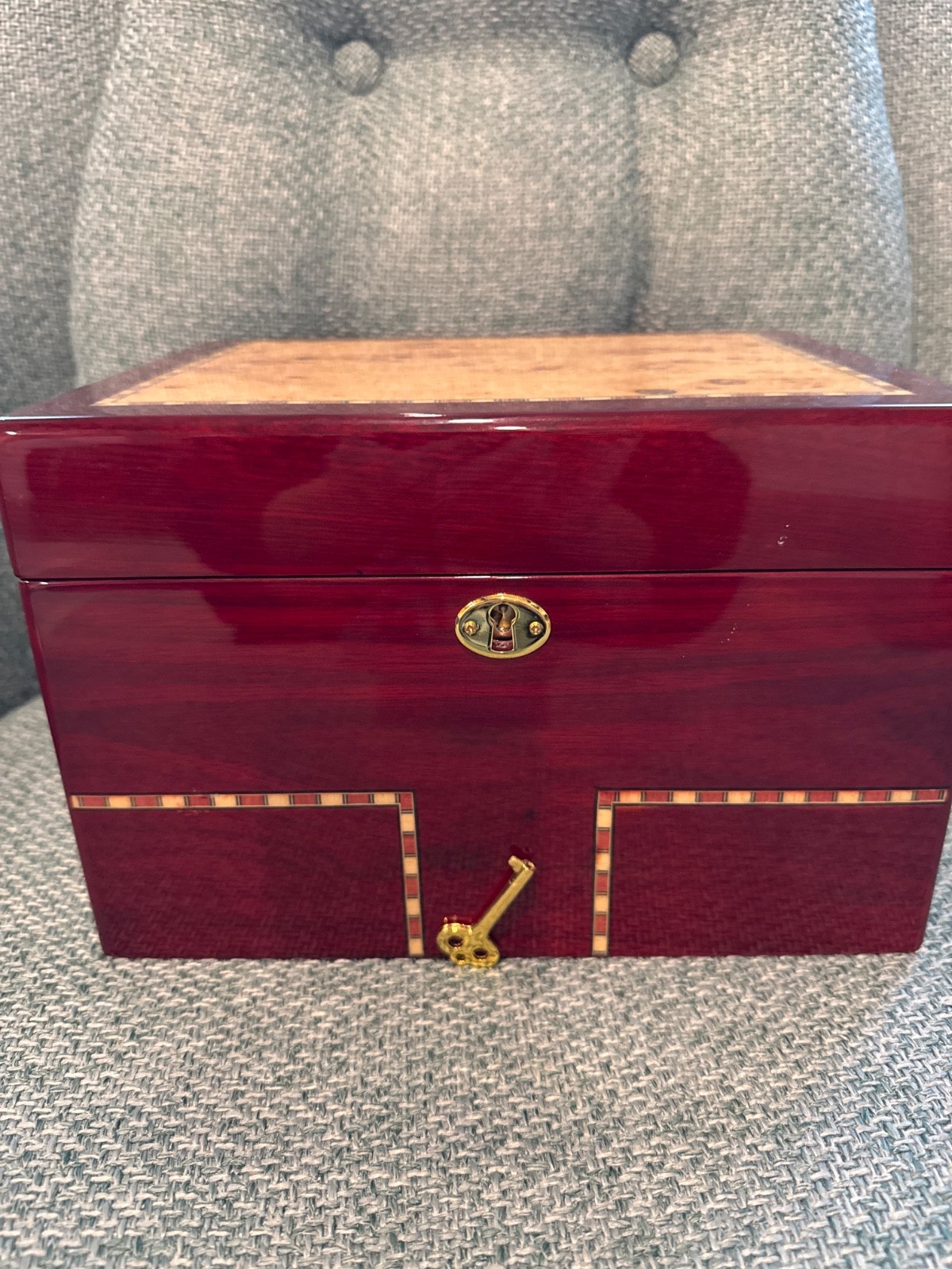 Large/Adult 230 Cubic Inches Burlwood Treasure Chest Cremation Urn for Ashes