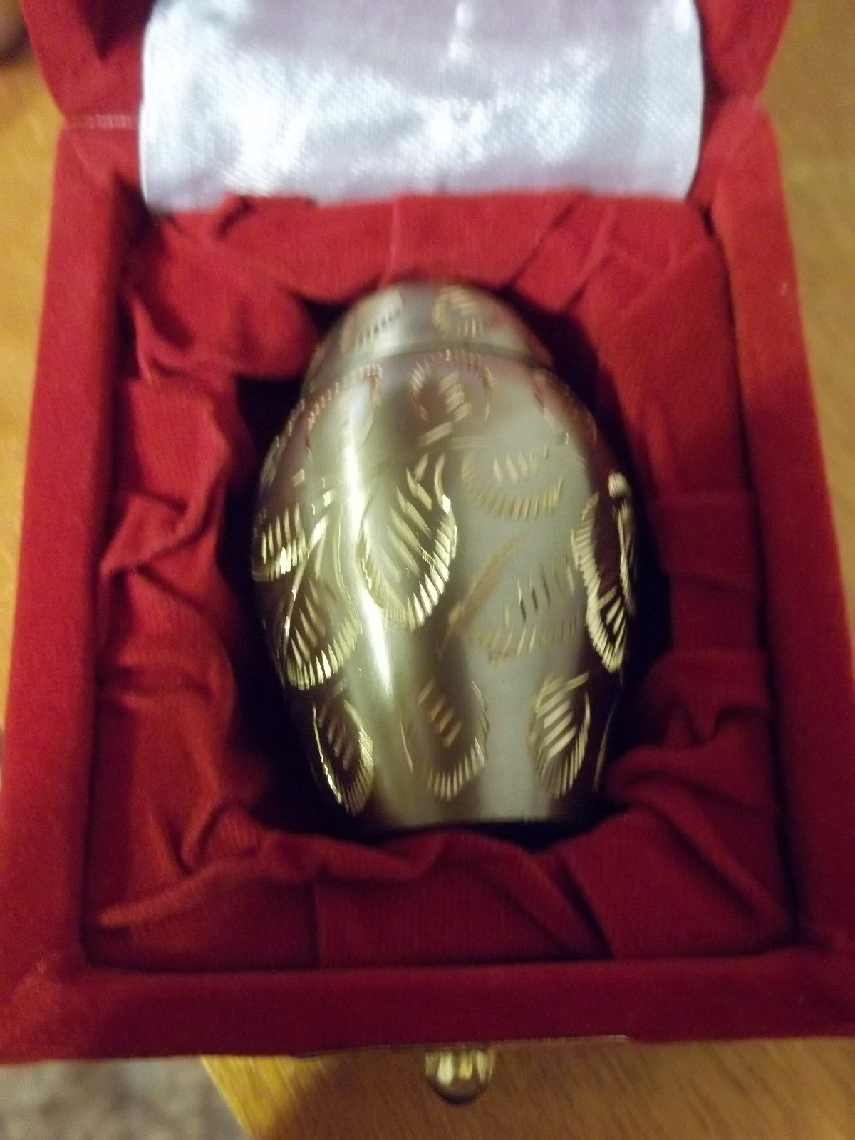 Pretty Keepsake Mini Token Urn~Pewter w/Gold Engravd Design~Red Presentation Box