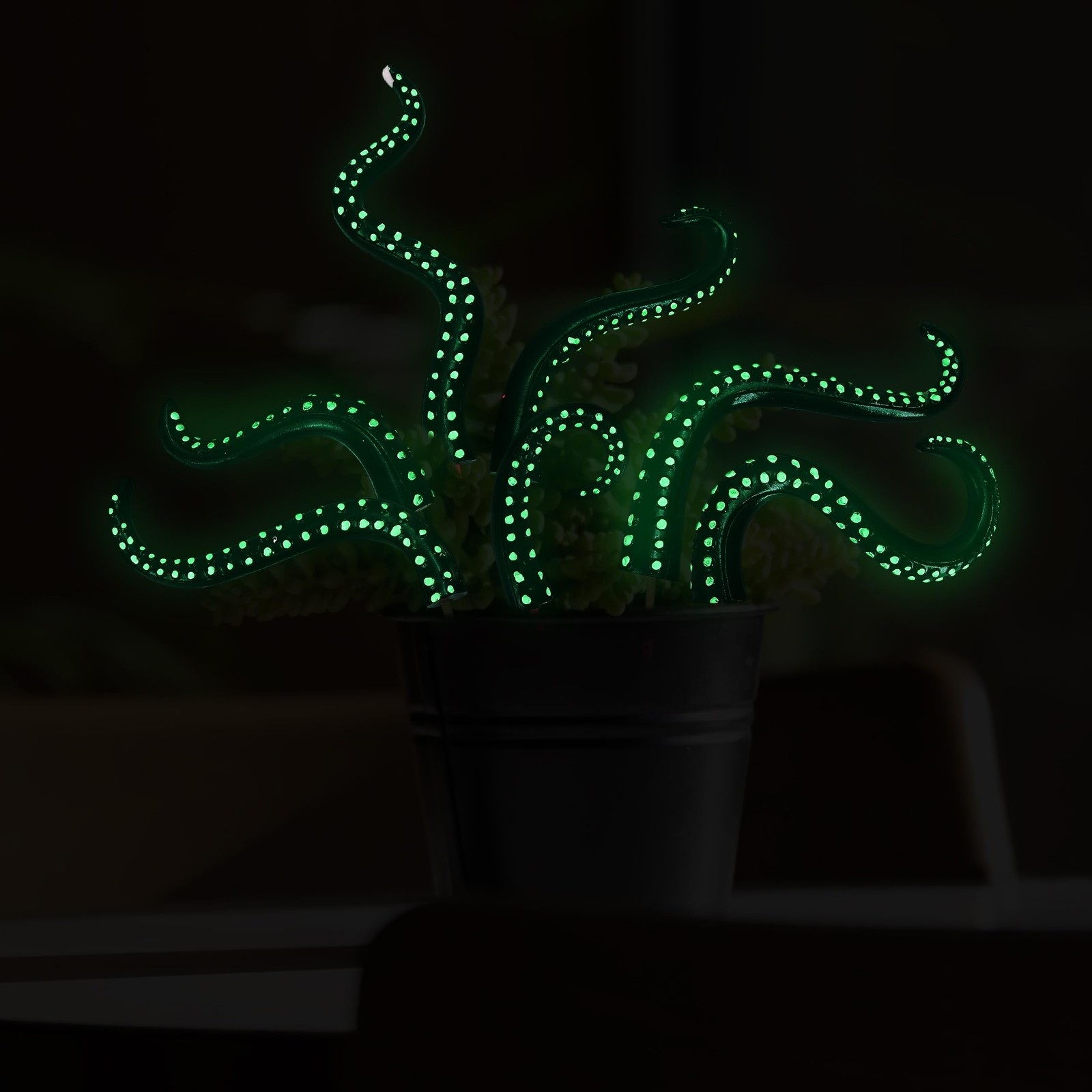7Pcs Octopus Tentacle Plant Stakes Glow in The Dark Resin Luminescent at Nigh…