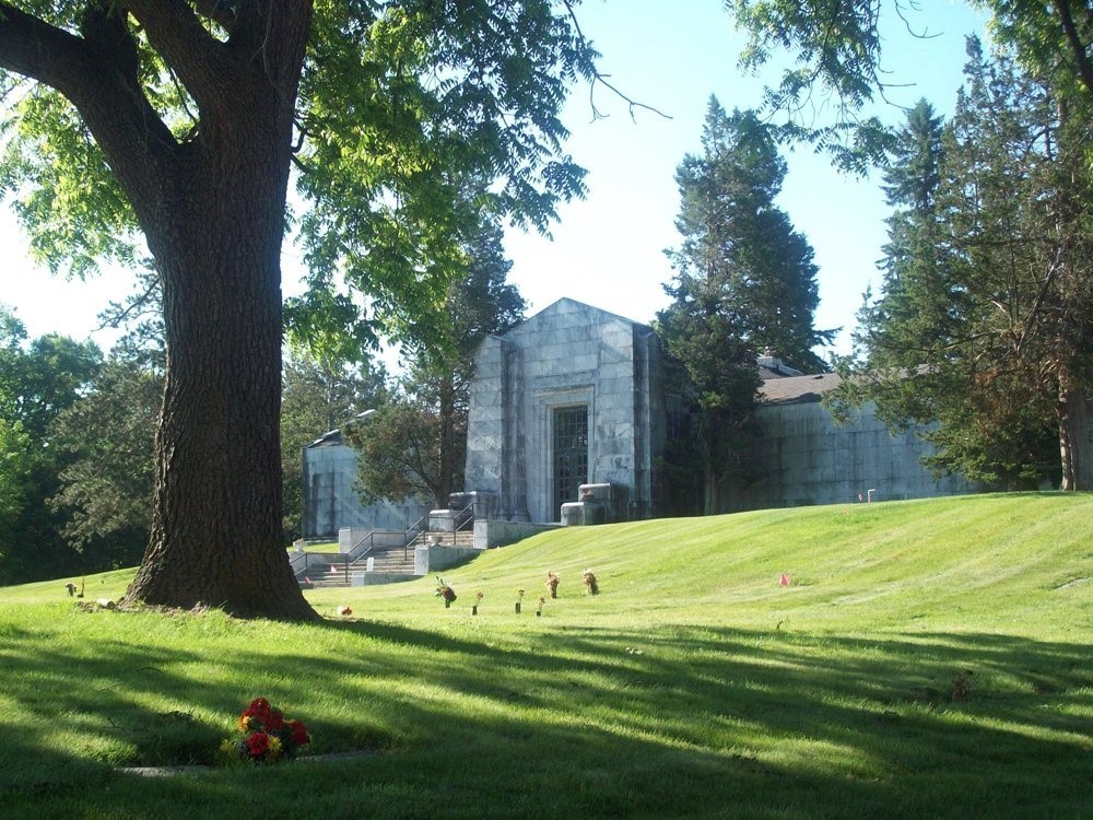 Cemetery double lot Deepdale Memorial Gardens, Lansing, MI
