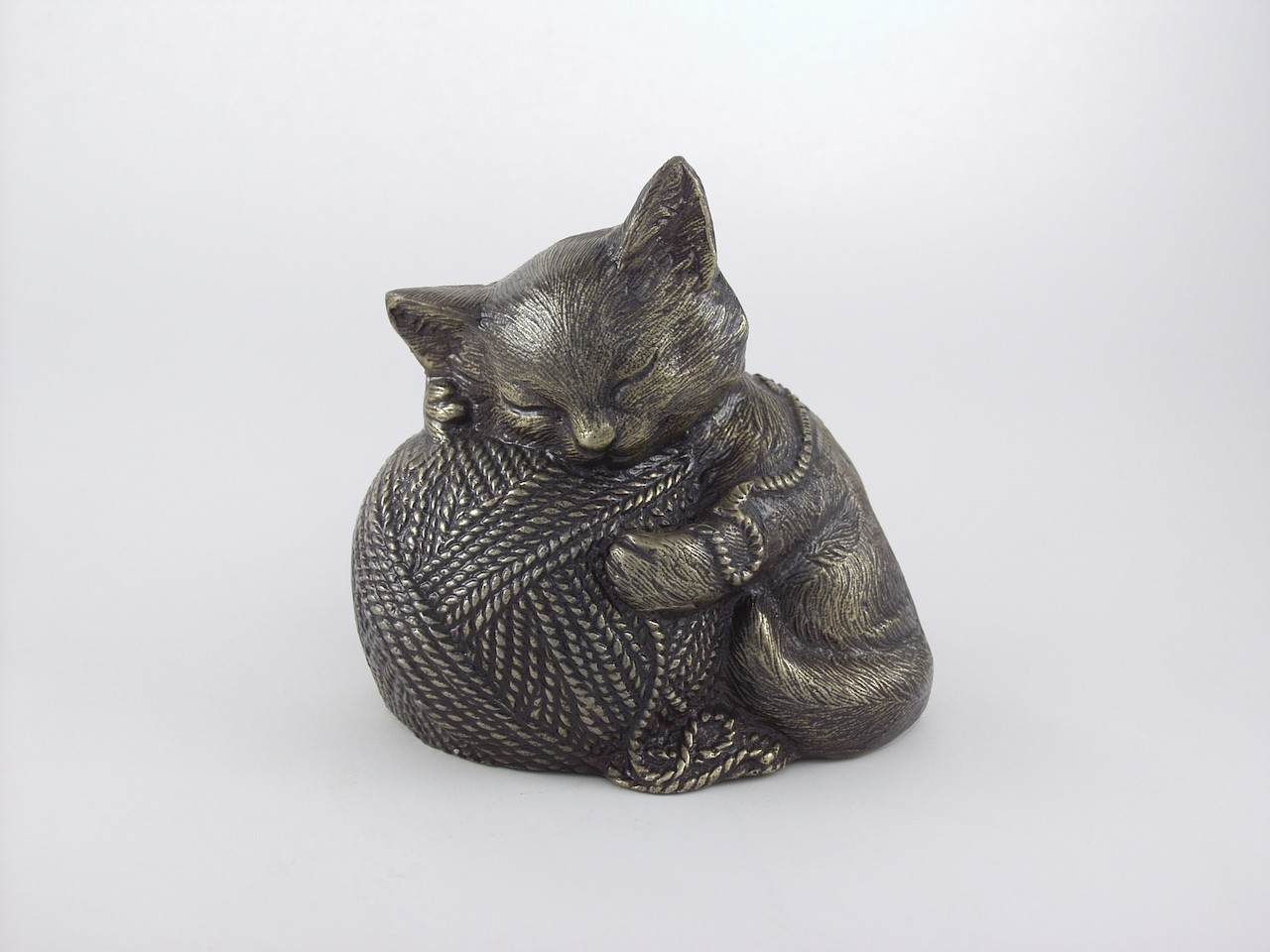 Small/Keepsake 40 Cubic Inches Bronze Precious Kitty Urn for Cremation Ashes