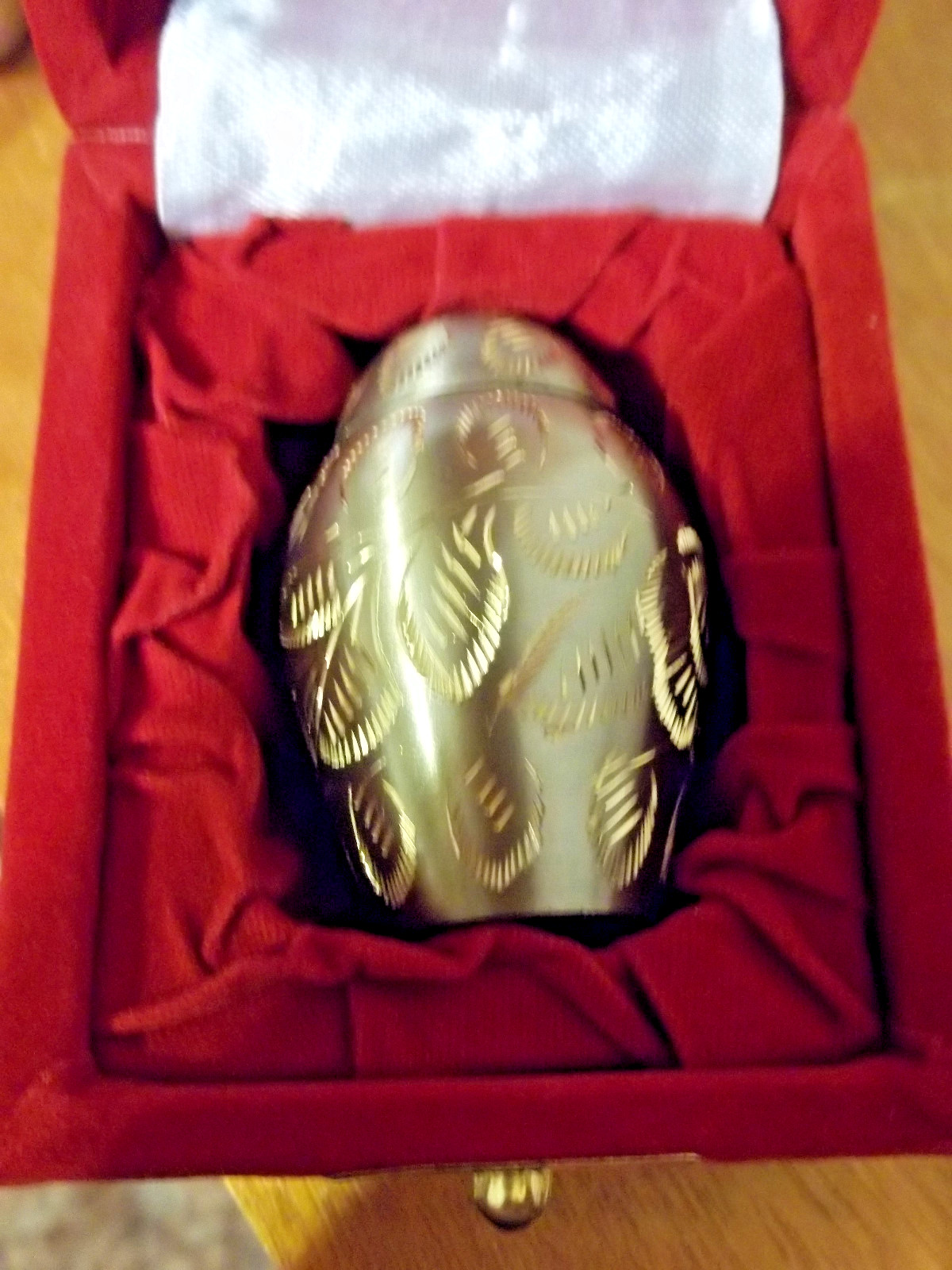 Pretty Keepsake Mini Token Urn~Pewter w/Gold Engravd Design~Red Presentation Box