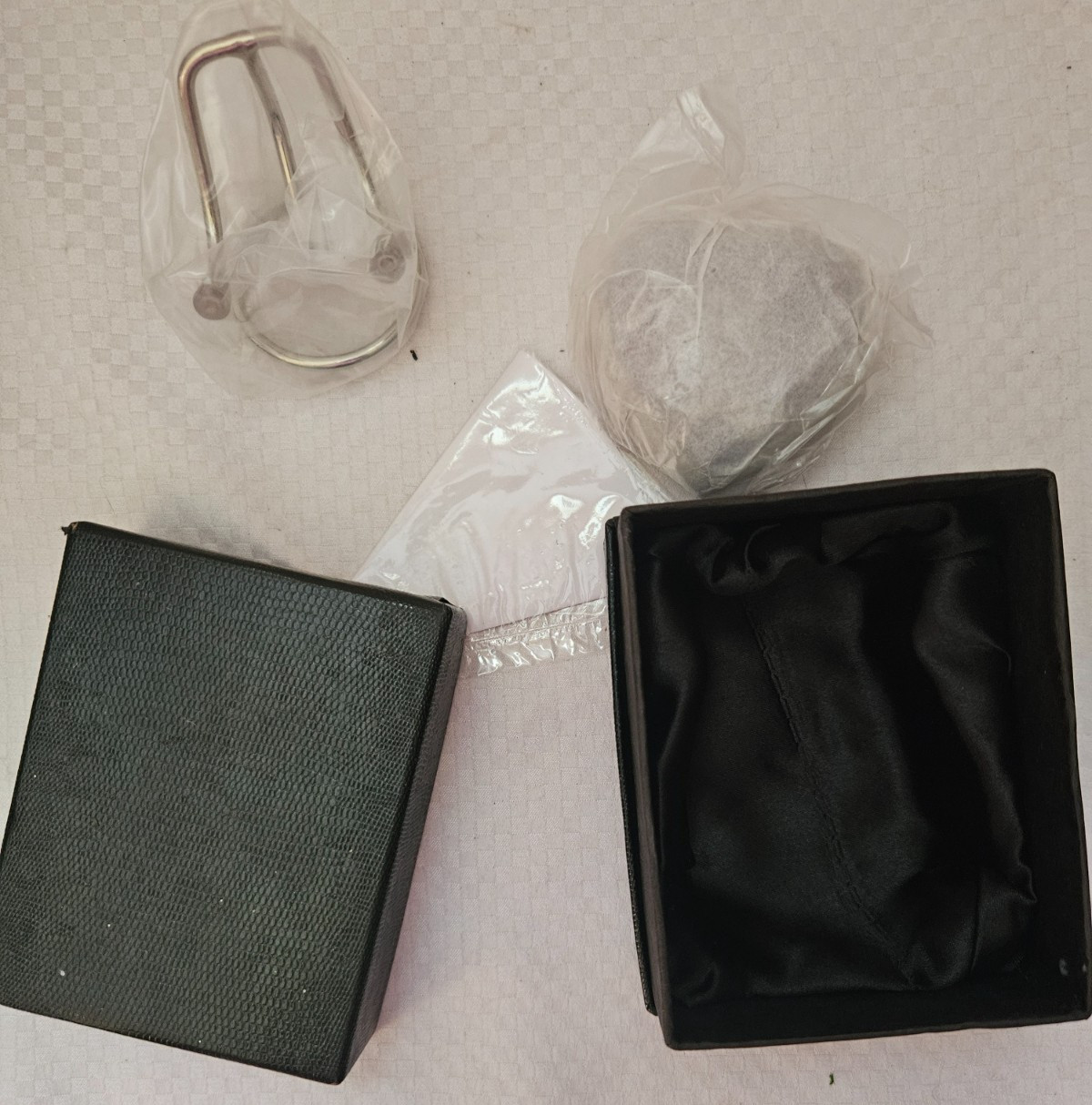 Keepsake Small Heart Shaped Little Cremation Urn With Stand/New In Box