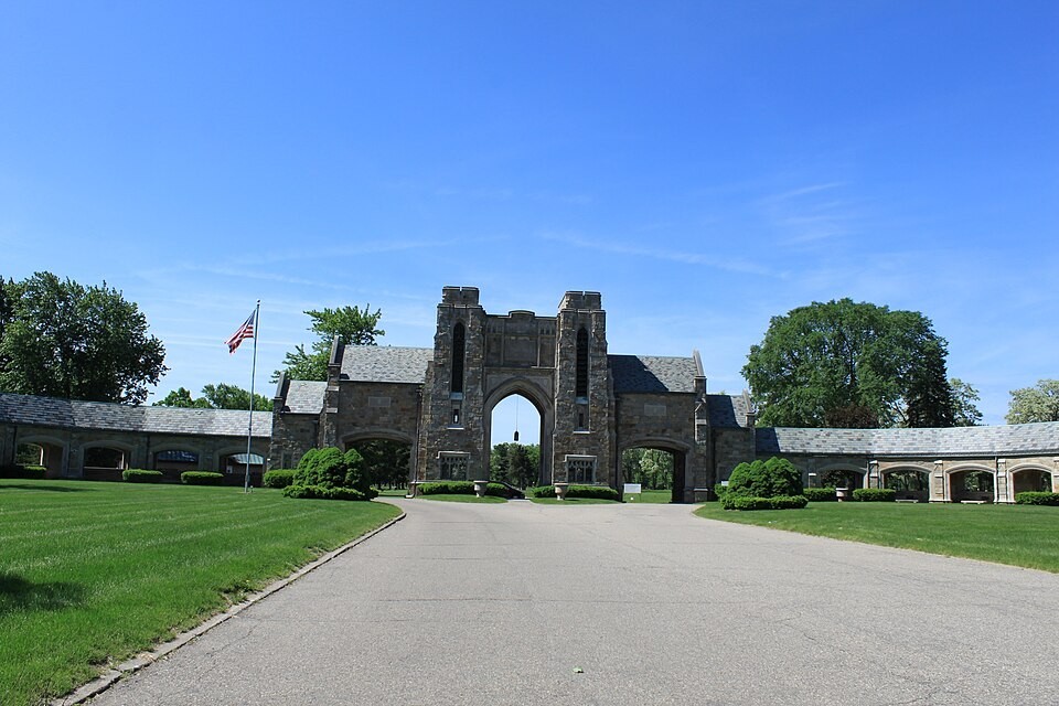 2 Cemetery Plots At Beautiful Parkview Memorial Cemetery, Livonia Michigan
