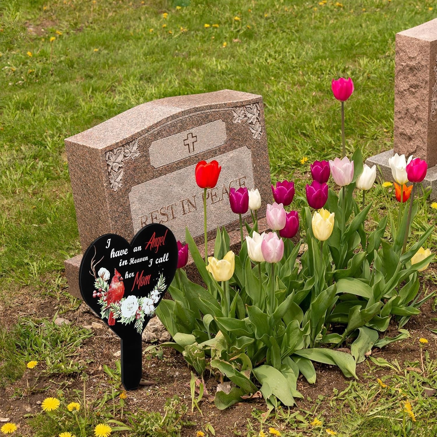 Memorial Gifts – Elegant Black Acrylic ‘Mom in Heaven’ Stake for Garden Decor