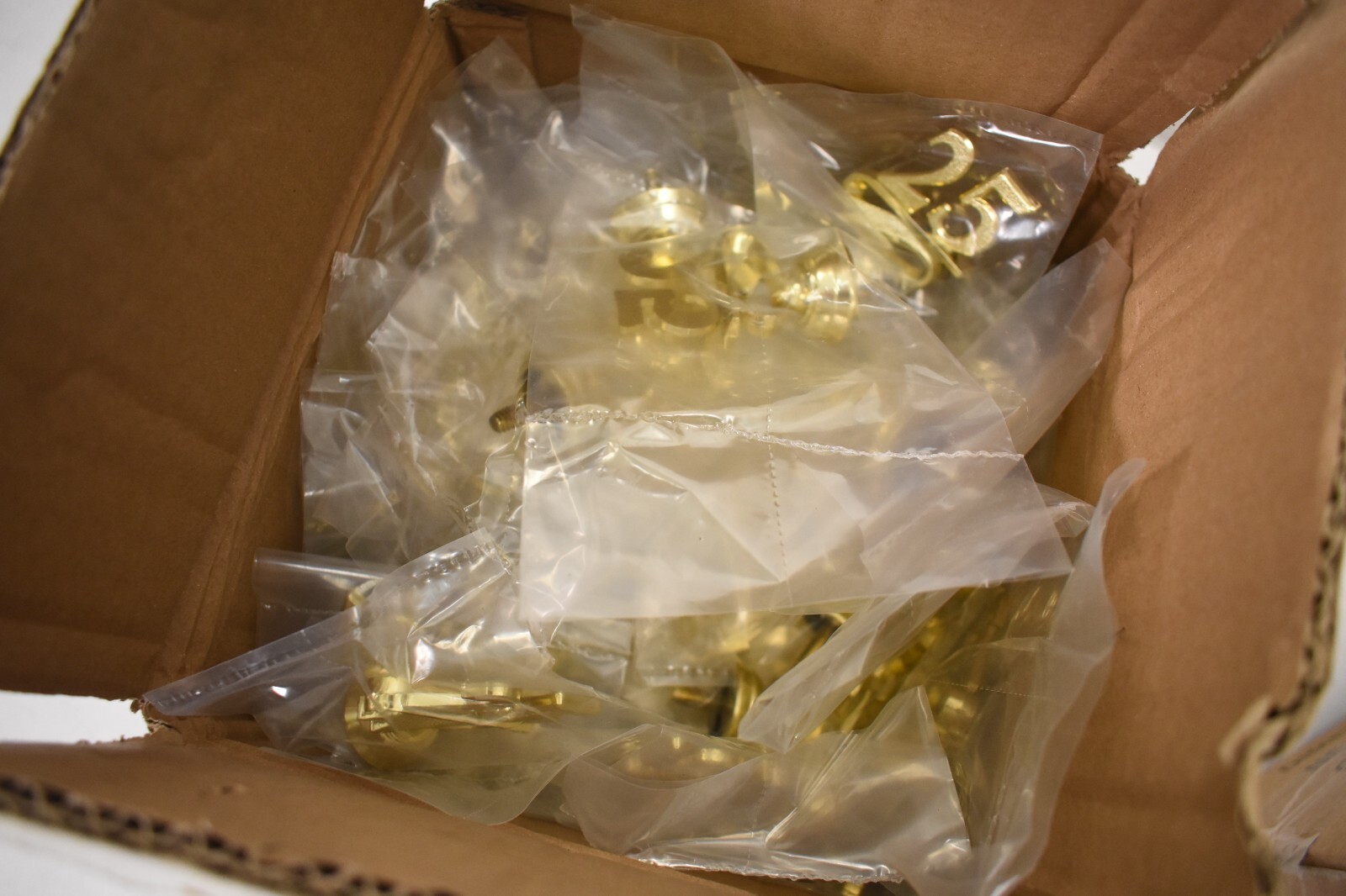 Lot of 100 PouCat 17825-G 25 Year Date Gold Toppers Replacements Threaded Screw